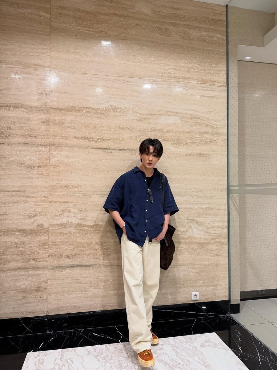 lmnhyung's tweet photo. Not trying to stand out, not trying to fit in either. https://t.co/t9y7J50rQi