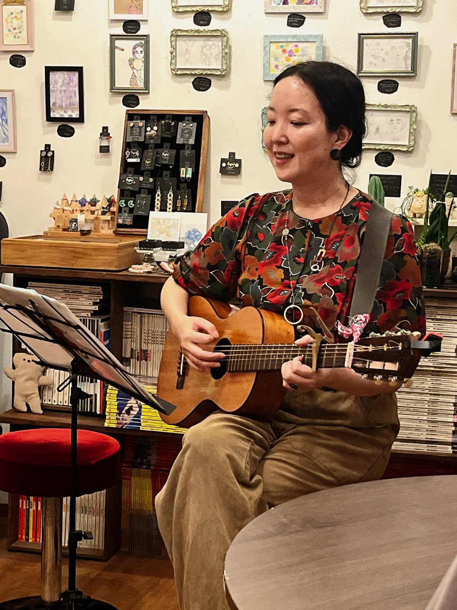 BebeSwallowtail's tweet photo. 京都二条　ワタシノ
ワタシノふたりてんてん展へ
小川賀子さんの歌声を聞くのは、
意外と久しぶりで。。。
可愛らしくてとても豪華な時間でした。 https://t.co/P7UeGbmxoe
