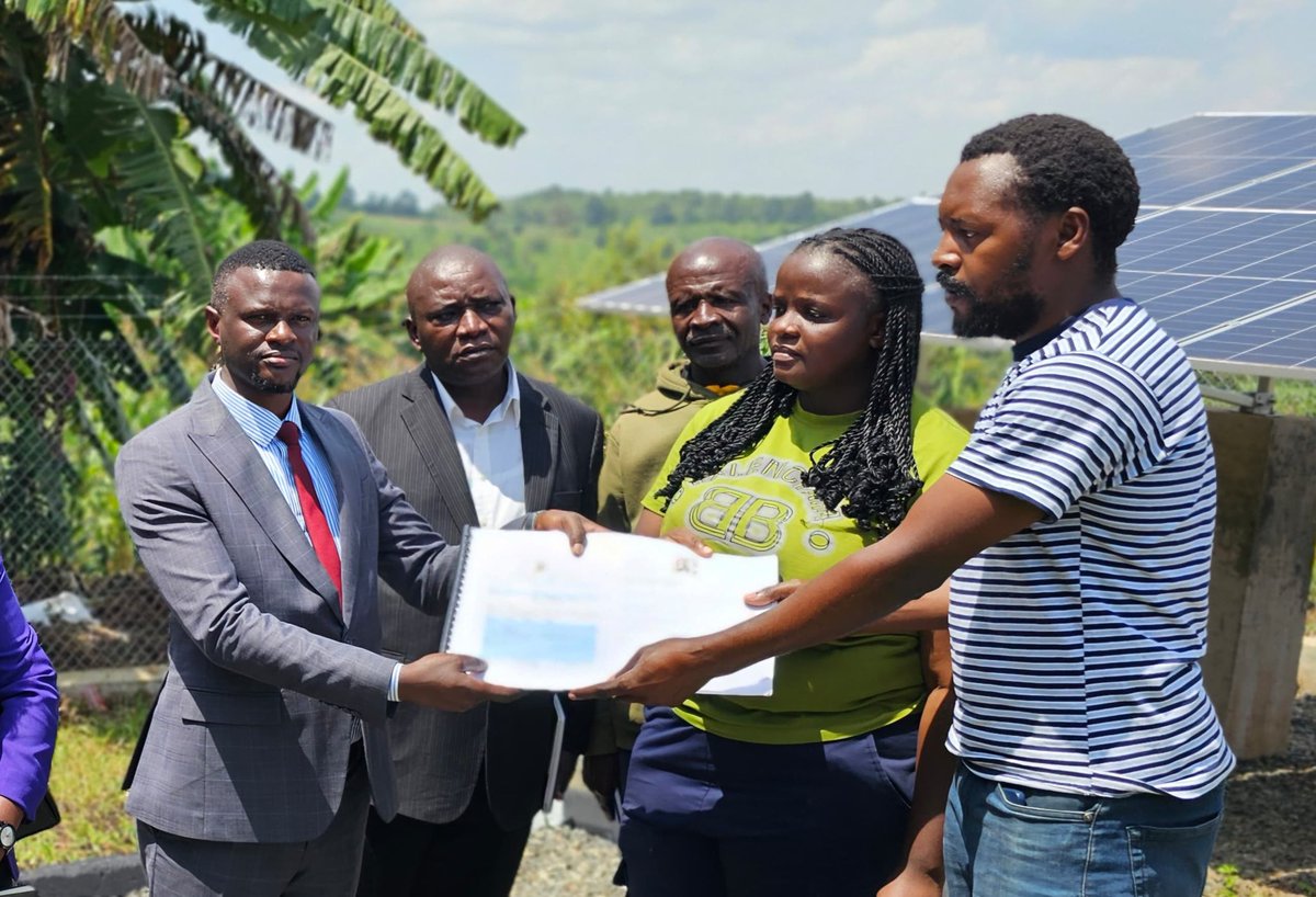 min_waterUg's tweet photo. #MWEworks: @min_waterUg through Water for Production Regional Centre-West handed over Nyabweya, Rubarika, and Ibuga Solar-Powered Irrigation Schemes to District Leaders and beneficiaries in Kabarole, Bunyangabu, and Kasese Districts respectively for Operation and Maintenance. https://t.co/LMas24Vg9I