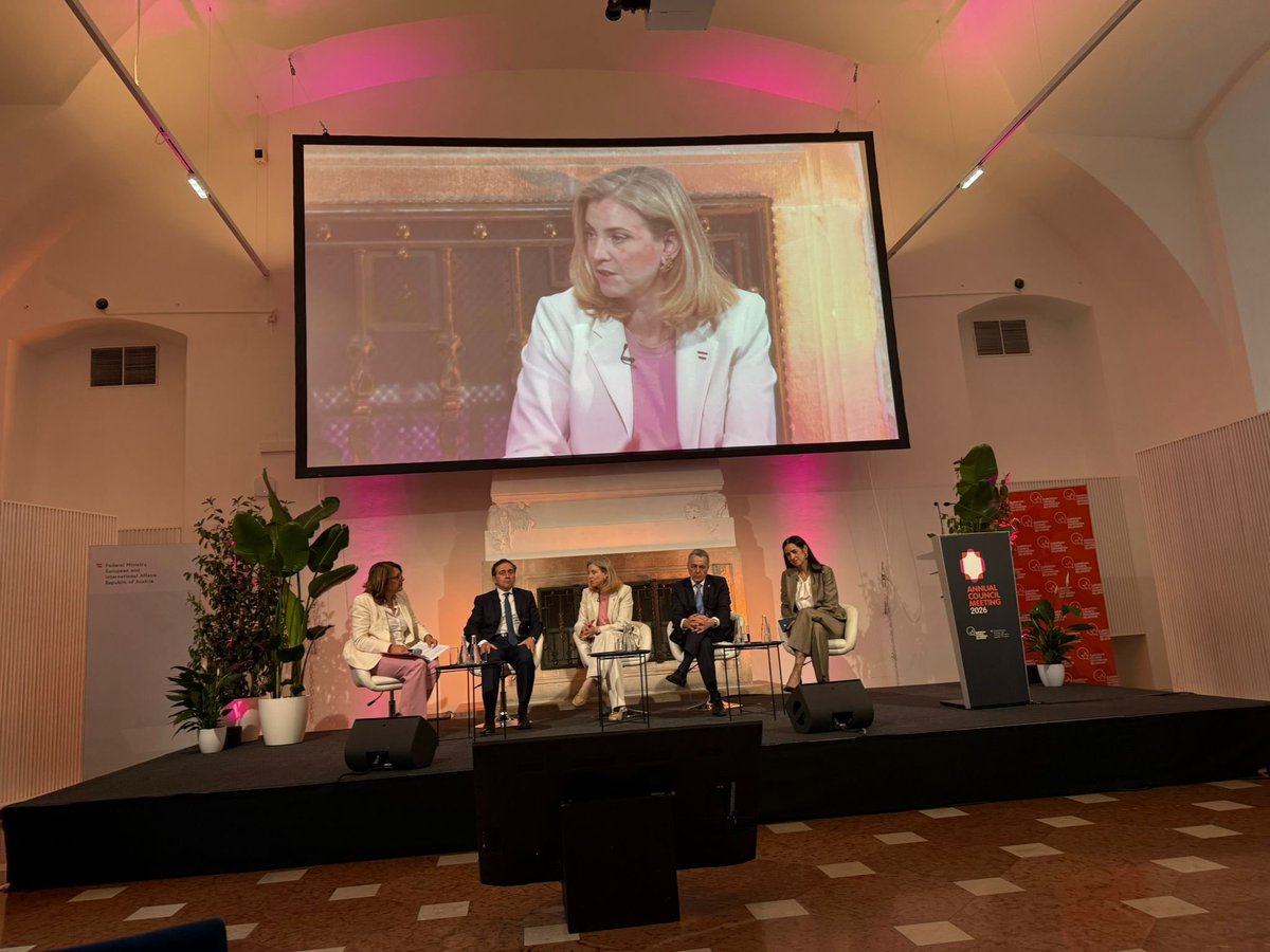 ignaziocassis's tweet photo. At the #ecfr panel in Vienna, together with my Austrian, Spanish and Hungarian colleagues, we discussed the major geopolitical challenges facing #Europe. 

In an increasingly fragmented world, strengthening #dialogue, #security and multilateral #cooperation is more important than ever. 🇨🇭🇦🇹🇪🇸🇭🇺