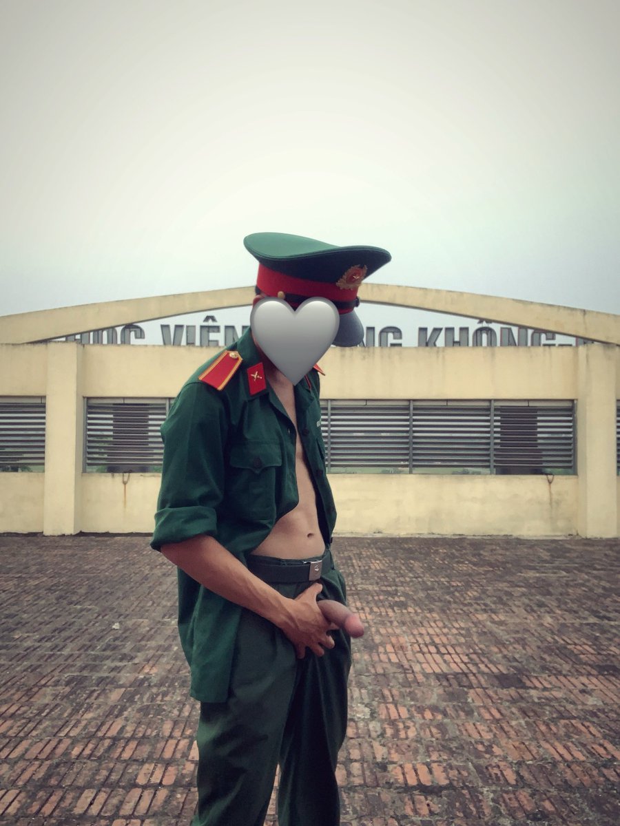 zhngshn33630's tweet photo. Chú bộ đội lại lên cơn nứng. Ước gì có ai đó giúp tớ thoả mãn cơn nứng mỗi ngày😔 chứ sắp k chịu được nữa rồi🥹!!!! Chả hiểu kiểu gì ngày đéo nào cũng nứng điên dại luôn😭😭😭 https://t.co/blhmuy4IWo