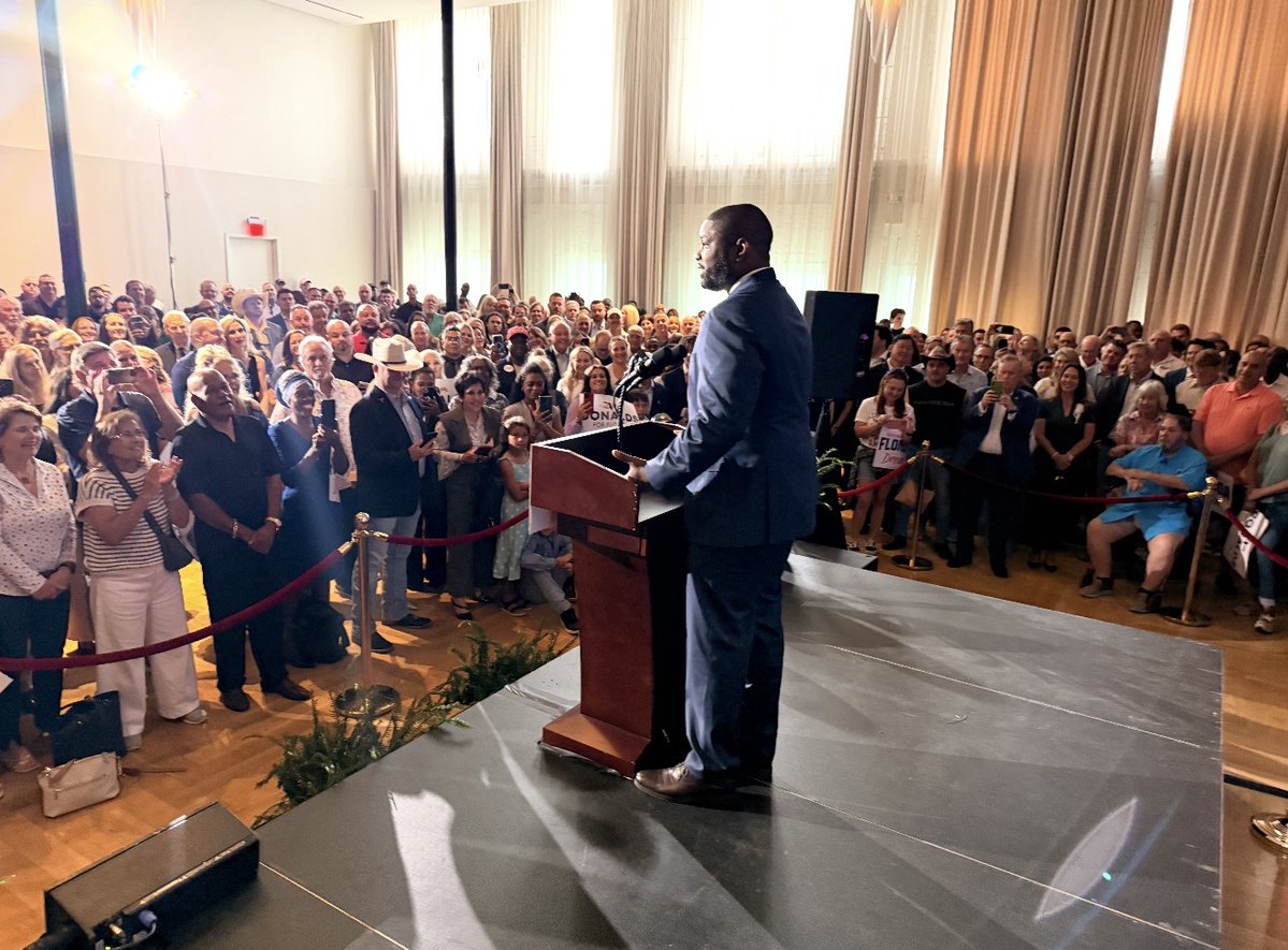 ByronDonalds's tweet photo. Tampa showed out last night.

We’re going to win on August 18th, and this November we’re going to beat the Democrats to preserve the Florida dream that we all love.

Florida will remain the free state of Florida. https://t.co/GhUER0rgqG