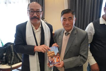 airnewskurseong's tweet photo. दार्जिलिंग वेलफेयर सोसाइटी र फिजिक्सवालाको संयुक्त तत्वावधानमा दार्जिलिंगमा प्रतियोगी जागीर परिक्षा निशुल्क कोचिंग "UTKASH" को दार्जिलिंगमा शुभारम्भ गरियो।
राज्यसभा सांसद हर्षवर्धन श्रृंगला र पद्म श्री डा.जी.एस.योंजनले गरे उद्घाटन।
#UTKARSHACOACHING  #Darjeeling 
@harshvshringla https://t.co/hl0dJfc2LM