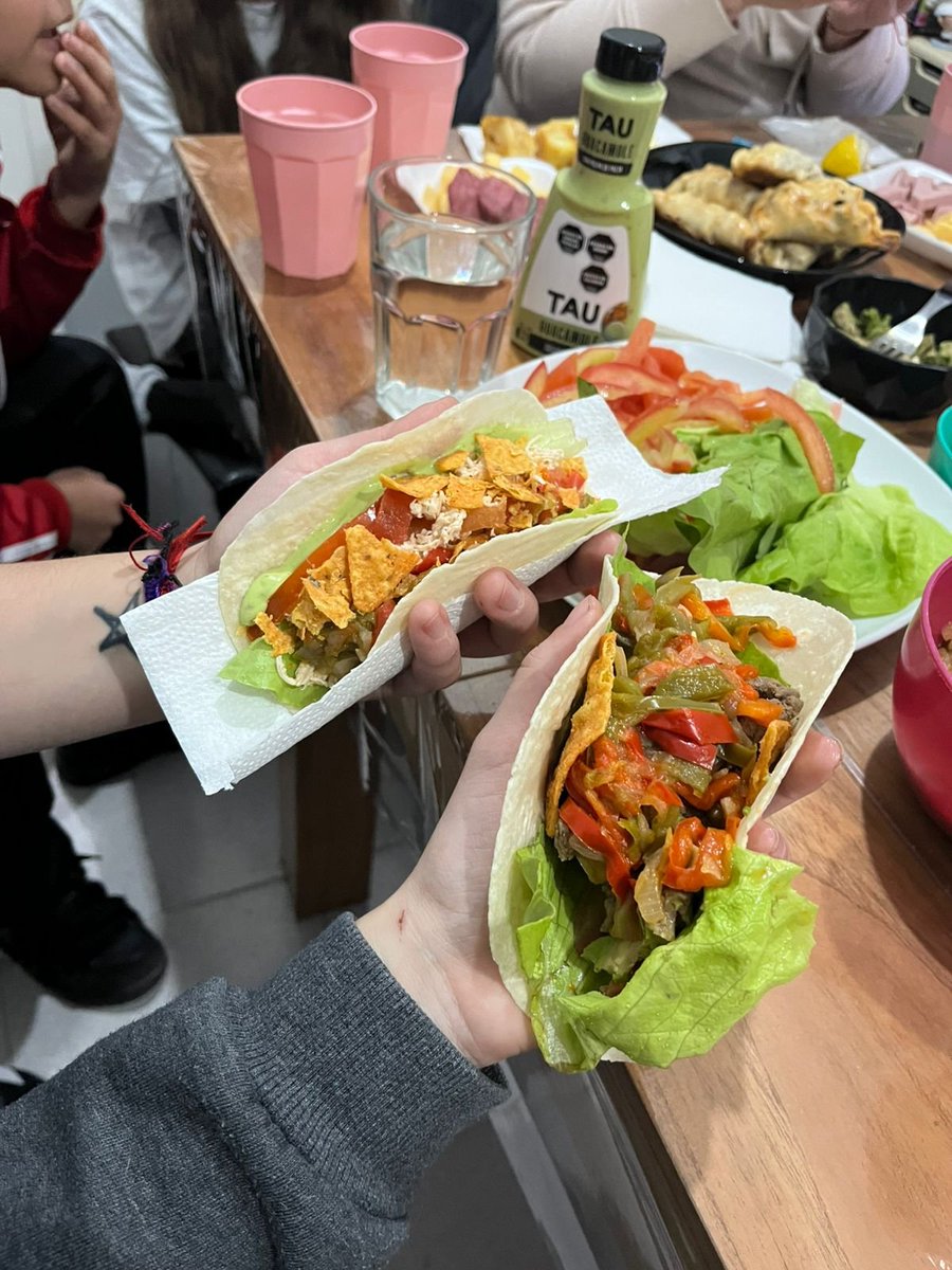 roxyfurtado's tweet photo. Así se vivió miró  y disfrutó el partido de Argentina 🇦🇷⚽️🇦🇷 en casa, en familia  y comiendo rico ❤️🫂❤️😋🤤😋🤤😋🤤 @nadiedicenada_  @cmdeluzu  #VamosArgentinaCarajo https://t.co/PgGCr6G9Ap