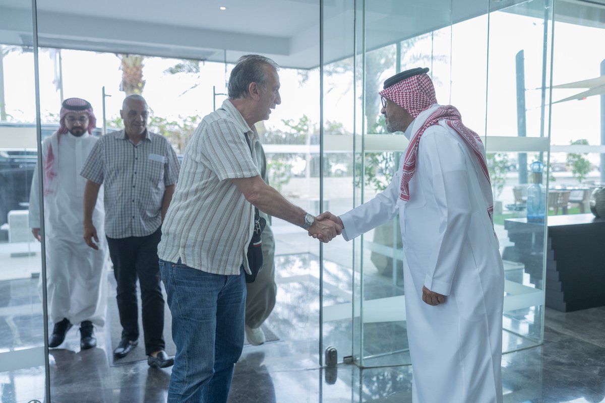 sahfksa's tweet photo. 📸 الإدارة التنفيذية وإدارة العلاقات العامة بالاتحاد تستقبل عدداً من أعضاء الجمعية العمومية لـالاتحاد العربي لكرة اليد، استعداداً لانعقاد اجتماع الجمعية العمومية غداً الخميس https://t.co/kf8zGCNrZv