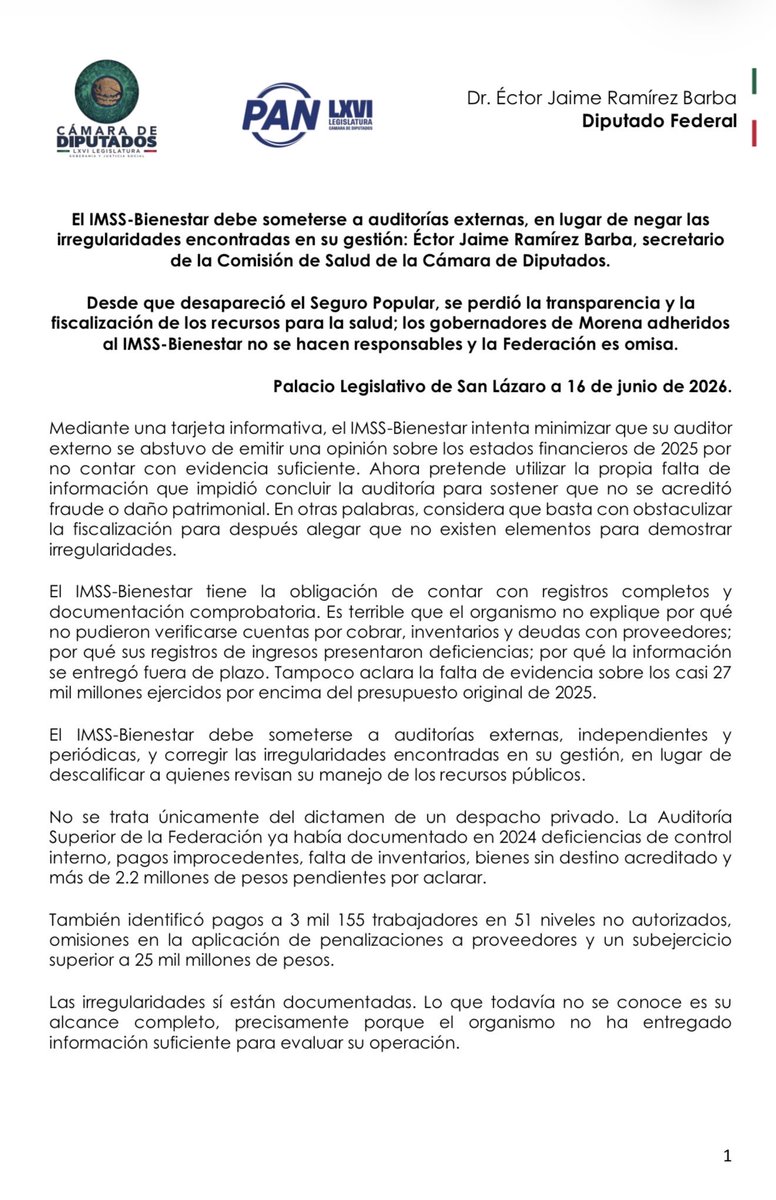 ectorjaime's tweet photo. @IMSS_Bienestar debe someterse a auditorías, en lugar de negar las irregularidades encontradas en su gestión

Desde que desapareció el Seguro Popular se perdió el control de los recursos; los gobernadores de Morena adheridos no se hacen responsables y la Federación es omisa 👇

Mediante una tarjeta informativa, el IMSS-Bienestar intenta minimizar que su auditor
externo se abstuvo de emitir una opinión sobre los estados financieros de 2025 por
no contar con evidencia suficiente. Ahora pretende utilizar la propia falta de información que impidió concluir la auditoría para sostener que no se acreditó
fraude o daño patrimonial. 

En otras palabras, considera que basta con obstaculizar la fiscalización para después alegar que no existen elementos para demostrar irregularidades.

El Seguro Popular permitía conocer cuántas personas estaban afiliadas, qué
enfermedades se cubrían, cuánto dinero correspondía a cada entidad, en qué se
utilizaban los recursos y cuántos casos de enfermedades catastróficas eran
financiados. 

Con el INSABI y ahora con el IMSS-Bienestar, ese esquema fue sustituido
por una promesa general de gratuidad, sin padrones claros, indicadores
verificables ni reglas financieras.
Prometieron gratuidad, pero hoy no pueden demostrar con claridad cuántas
personas atienden, qué tratamientos financian ni cuántos pacientes permanecen
sin atención.

También disminuyó la transparencia sobre las enfermedades graves, el Fondo de
Salud para el Bienestar y el Fondo de Aportaciones para los Servicios de Salud,
FASSA. Los estados sostienen que ya no deben informar sobre recursos que dejaron
de administrar, mientras que la Federación concentra el dinero sin publicar
información suficiente y comparable. El resultado es que nadie se hace
responsable dentro del IMSS-Bienestar.