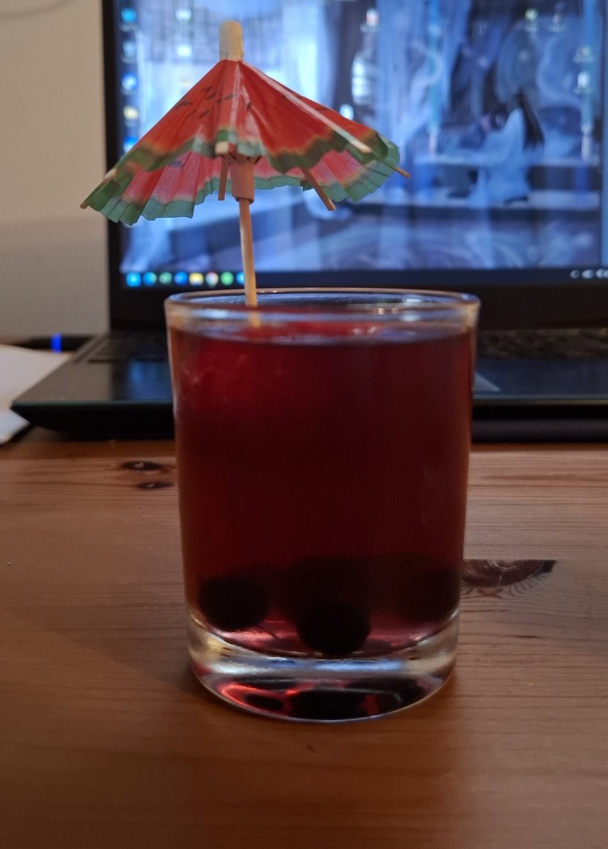 Yeoleml's tweet photo. зробила каркадешне желе і забула про один мінус.... я ненавиджу желе🙂🙃 https://t.co/HUodLx6BY8
