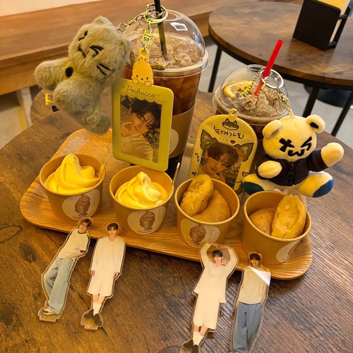 kimdonatsu's tweet photo. 最近行った（最近は嘘）twsの聖地巡礼まとめ💕

・신촌카페 SHINCHŌN CAFĒ
・まもなく仁川空港
・ヨプの王豚塩焼 ＧＥＭＳ新橋店
・珈琲茶館 集 プレミアムグランド渋谷店

どこもおいしかった^> ·̫ <^💯
BGMをtwsにしてくれたり、同じ席に座らせてくれたり、twsが行く店は店員さんがほんとに親切🥹💞 https://t.co/aMGOz8Q2ZK
