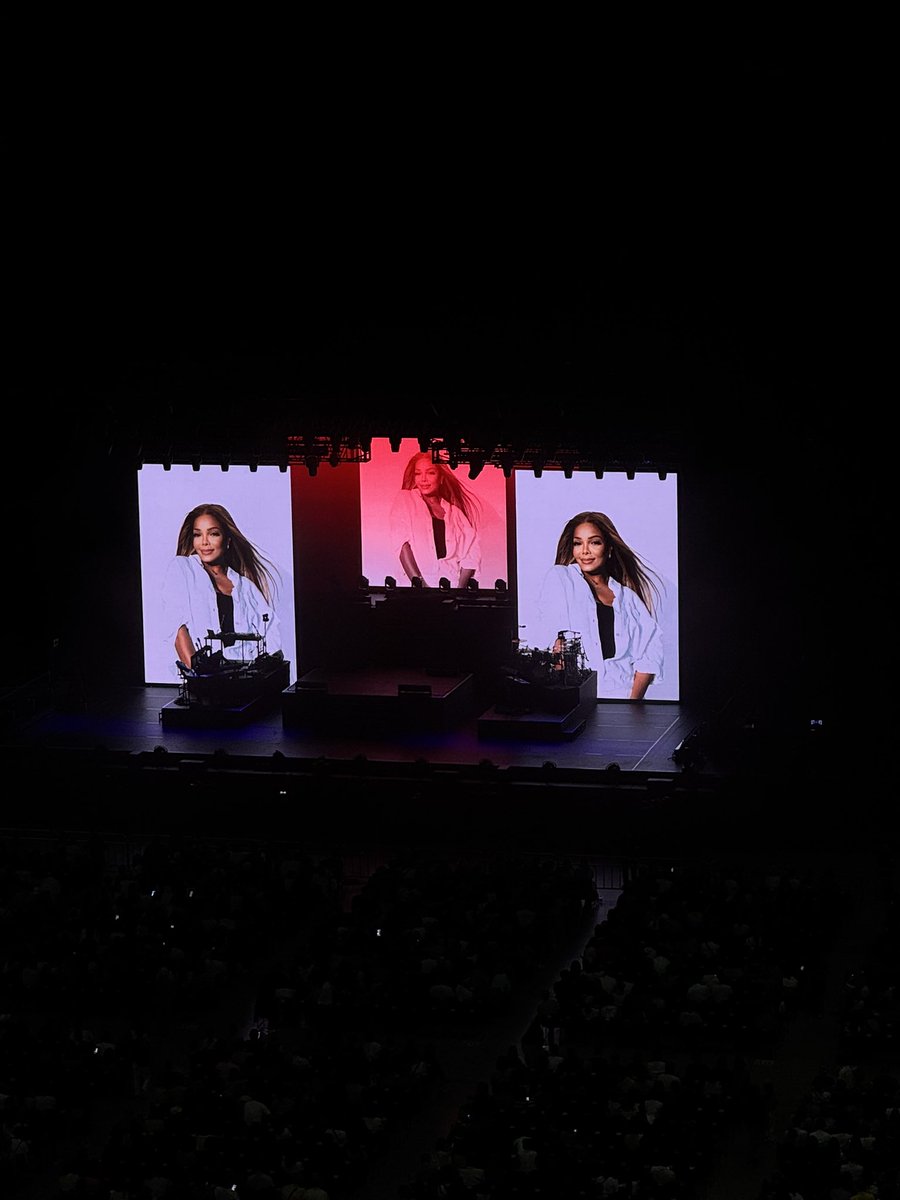 lighting_mt91's tweet photo. JANET JACKSON JAPAN 2026 名古屋公演✨

めちゃくちゃかっこよかった🔥
演出もパフォーマンスも圧巻で、終始鳥肌が立つステージでした。

普段、舞台演出や照明に携わる立場だからこそ、細部まで見入ってしまう瞬間ばかり。🎭💡
今日受けた刺激を、自分の現場でもしっかり形にしていきたいと思います。

最高のエンターテインメントをありがとうございました👏✨
本当に最高の時間でした🔥