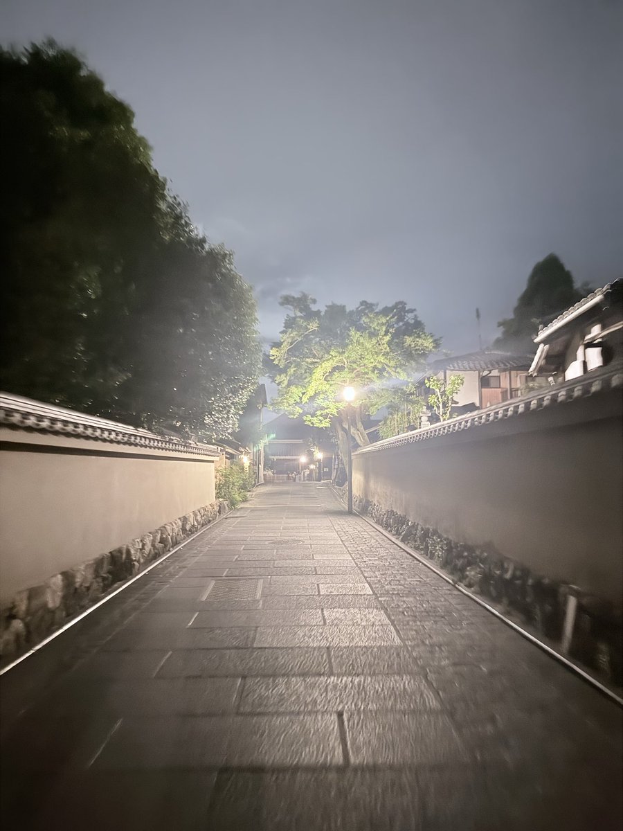lab_its's tweet photo. felt like a decade to walk through this pathway since last time… after London alumni meeting. たまたま帰りのタイミングが被った初めましての人と歩く ねねの道。アウトドア好きらしく、しまなみ以外のおすすめサイクリングコースを色々教えてもらった。 https://t.co/SNm1XBfOgR