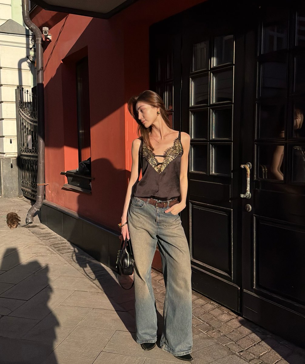 Louis8rip2's tweet photo. Romance doesn't need a special holiday; a camisole and a ray of afternoon sunlight are enough https://t.co/AWnmdffQTs