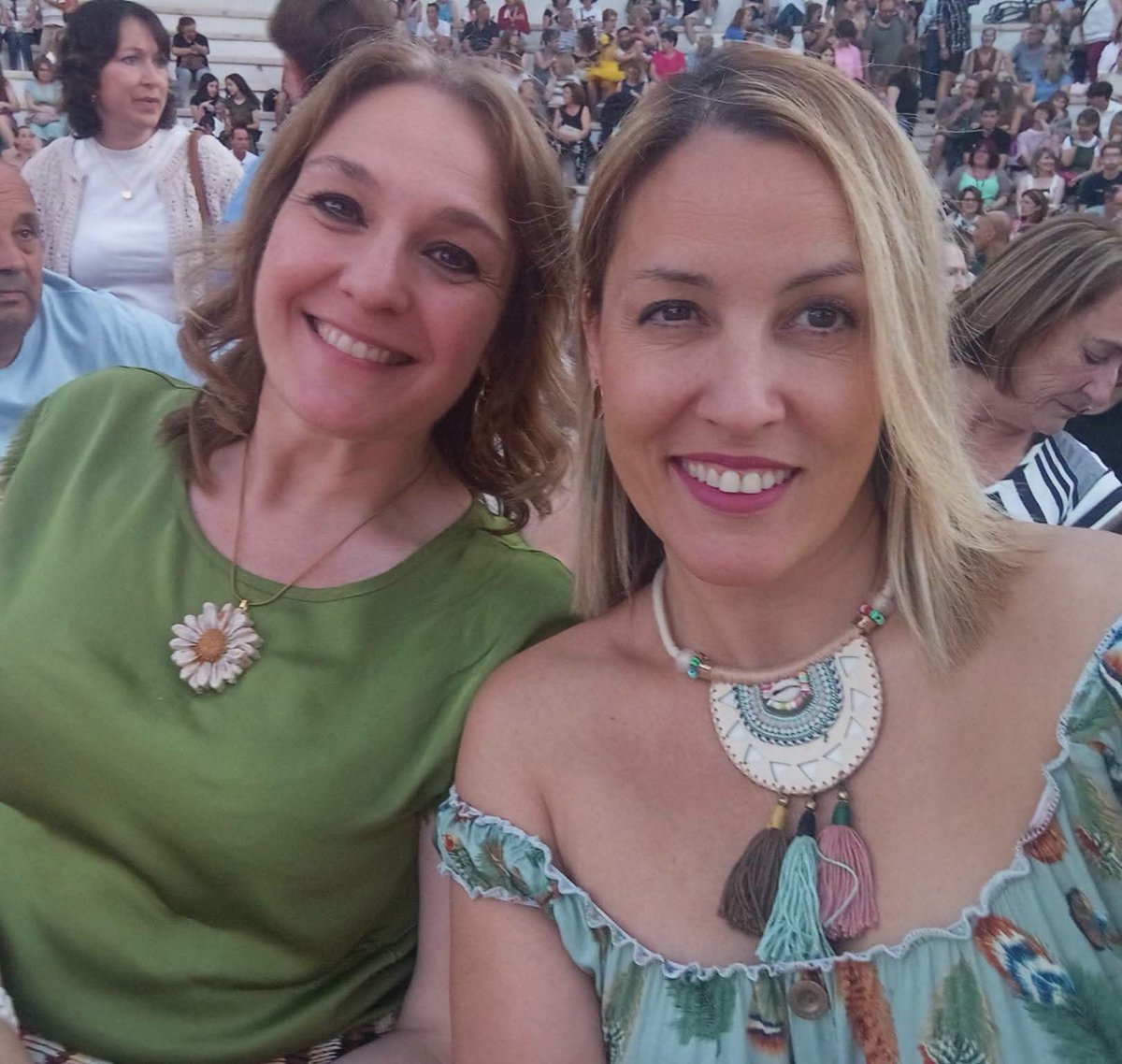 Vox_Hellin_Of's tweet photo. 💃 Festival de Danza 2026: "No dejes de Soñar" 🌜

👥 Nuestra Portavoz, @HellinRaquel, asistió anoche al Festival de Danza, organizado por la Escuela Municipal de Música y Danza de Hellín, celebrado en el Anfiteatro del Parque.

1/2 https://t.co/RRBXG8ckPK