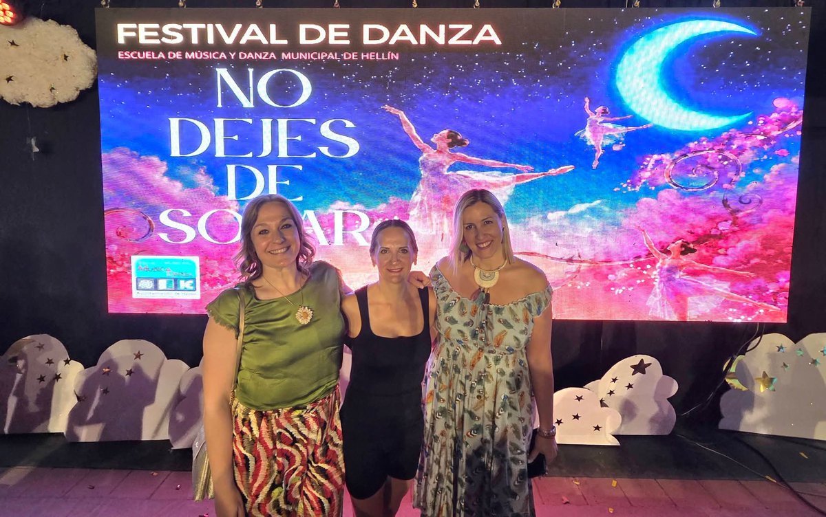 Vox_Hellin_Of's tweet photo. 🩰 Una magnífica exhibición de talento, esfuerzo e ilusión por parte de las alumnas de la Escuela Municipal, que hicieron disfrutar al público con un espectáculo lleno de arte y emoción.

👏🏼 ¡Enhorabuena a todos!

#Música #Danza #Baile #Cultura #EscuelaMunicipal #Hellín https://t.co/VyCuGEalEy