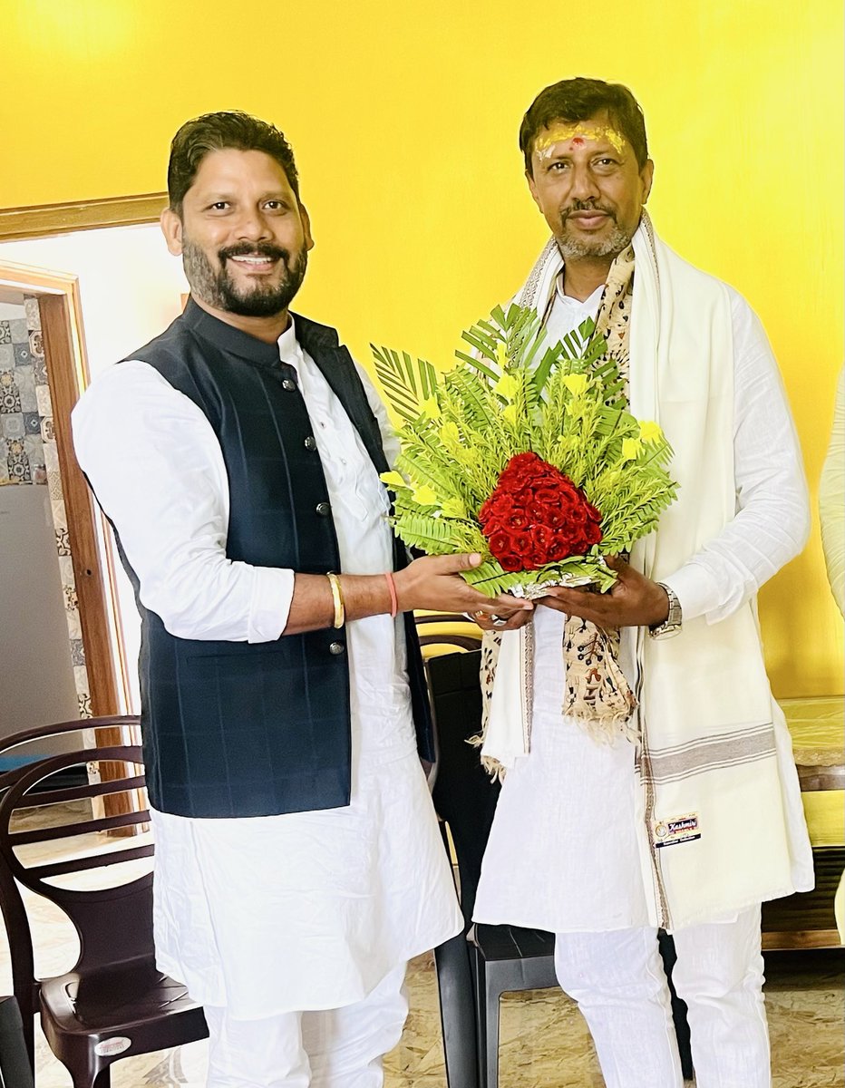 prashantbjp69's tweet photo. पटना साहिब के माननीय विधायक सह सचेतक बिहार विधानसभा के श्री रत्नेश कुमार जी का बांका आगमन पर स्वागत एवं अभिनन्दन किया |

इस अवसर पर कटोरिया के माननीय विधायक श्री पूरण कुमार तुड्डू जी का भी अभिनंदन किया । https://t.co/lKqs6hqh1B