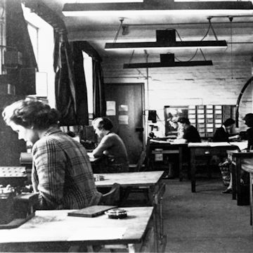 thespyhistorian's tweet photo. Catherine, HRH Princess of Wales’ grandmother, Valerie Glassborow, worked at Bletchley Park with her twin sister, Mary. The sisters worked in Hut 16 intercepting enemy signals.

Sworn to secrecy they never spoke about their secret wartime service. https://t.co/8ZSIQ9Y2kY