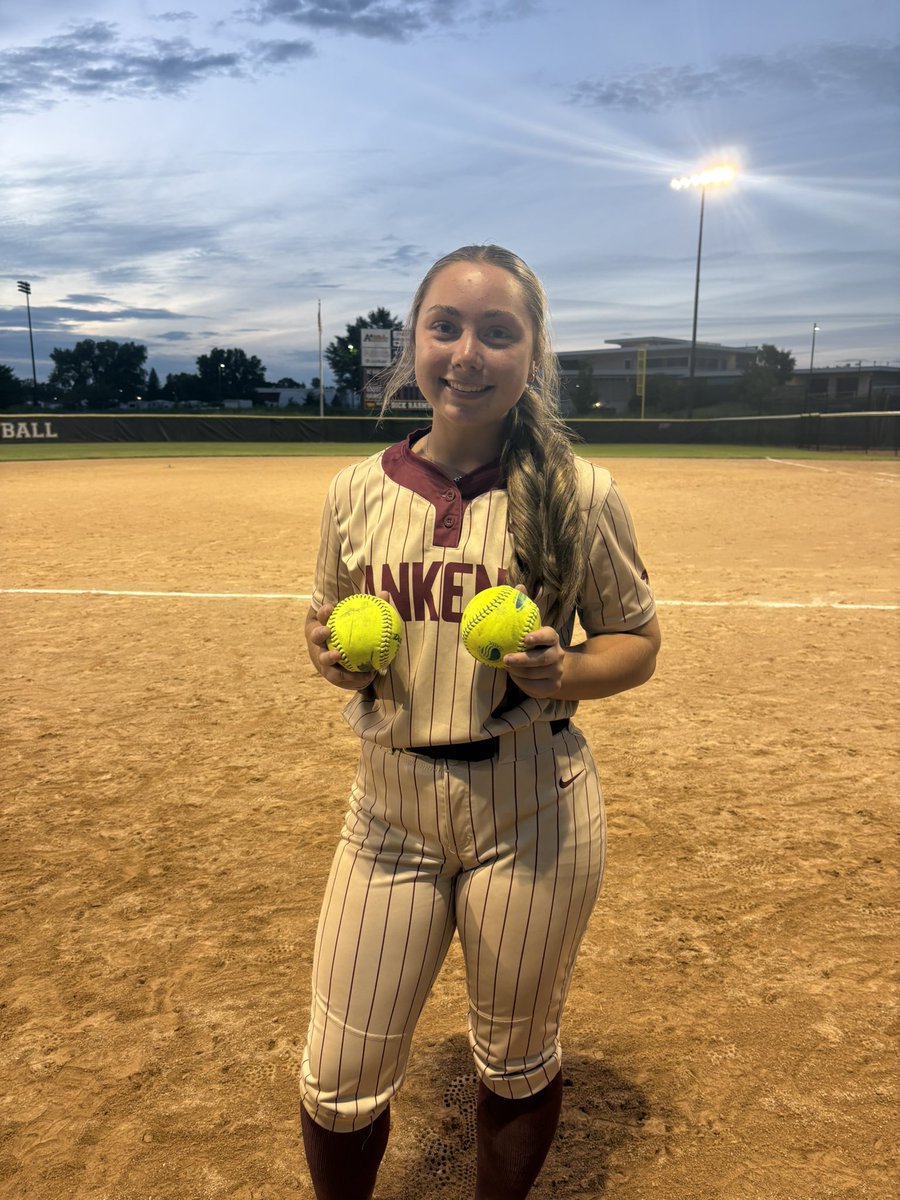 SarahMunger2028's tweet photo. Big sweep last night against #4 Southeast Polk! So proud of the heart our team showed! I was 5-7 on the night with 2 💣! https://t.co/zHNpikkqgI