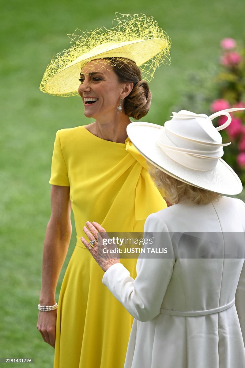 ChristinsQueens's tweet photo. 📸 Justin Tallis // AFP via Getty Images &amp; Samir Hussein // WireImage via Getty Images https://t.co/Bva0Z0fudA