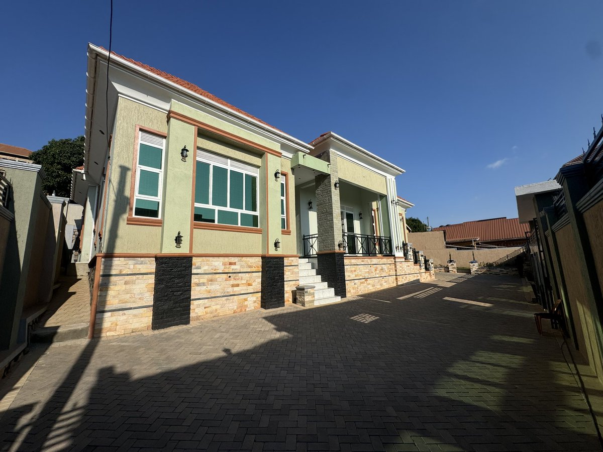KPAestates's tweet photo. New house for sale in Kitende - Entebbe Road

4 bedrooms | 4 bathrooms | Plus 2 maids rooms

Price $175,000 USD

+256 787 054 421 https://t.co/h6H0slWT7G