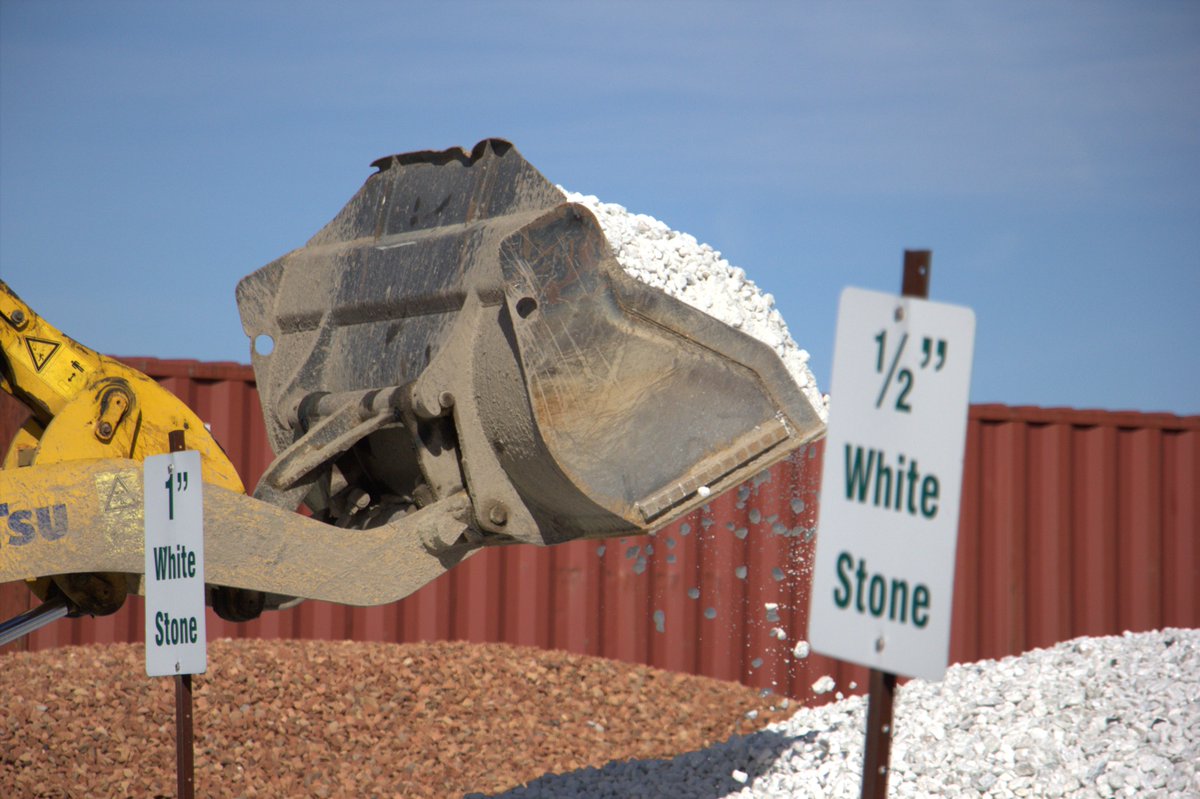 ethiersandg's tweet photo. At Ethier Sand &amp; Gravel, customers can stop by and pick up a wide variety of products for projects in bags or by the bucket.

Bring your pickup truck or trailer, and we’ll take care of the loading.

2589 Ida St. Sudbury, ON https://t.co/aetb3Hlm1g