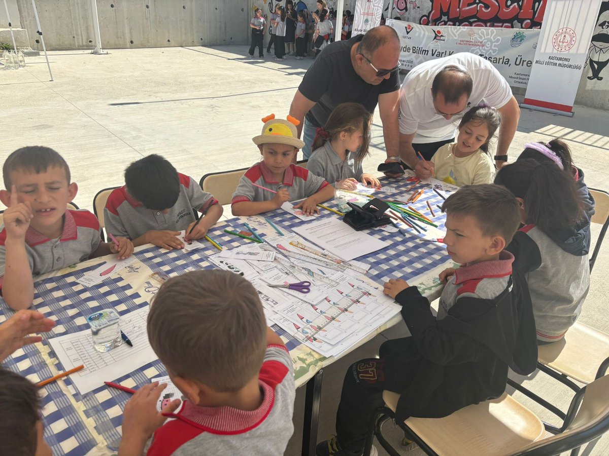 37Arge's tweet photo. TÜBİTAK 4009 Bilim Şenlikleri Destekleme Programı kapsamında yürüttüğümüz "Köyde Bilim Var! Keşfet, Tasarla, Üret!" projemizin ikinci ve son gününü öğrencilerimizin yoğun ilgisi ve enerjisiyle tamamladık.
@Tubitak @meb_sgb @kastamonuvalilk @kastamonumem https://t.co/eDPyJmwlLv