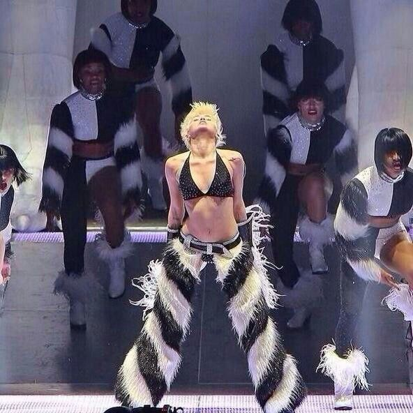 malexmiley's tweet photo. She was ALL IN https://t.co/QAJu2TTJw6