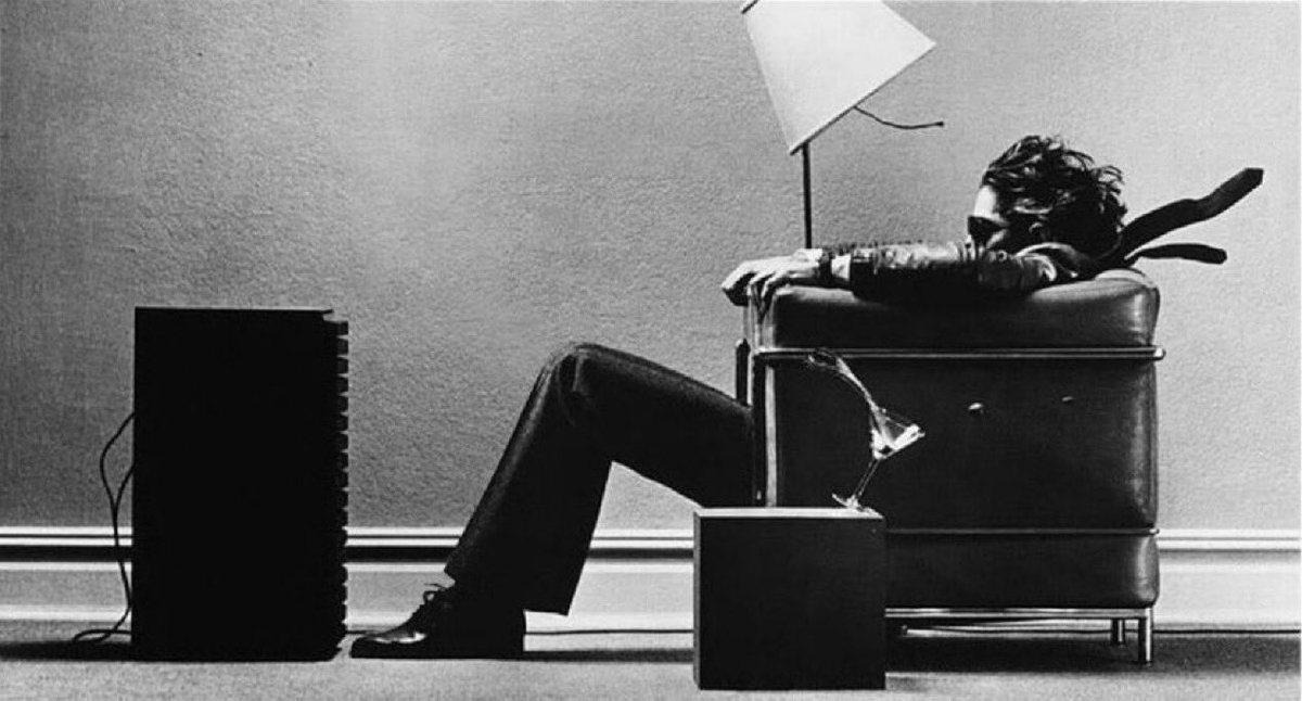 Super70sSports's tweet photo. Motherfucker was listening to a cassette. https://t.co/f3FVM4iFuf