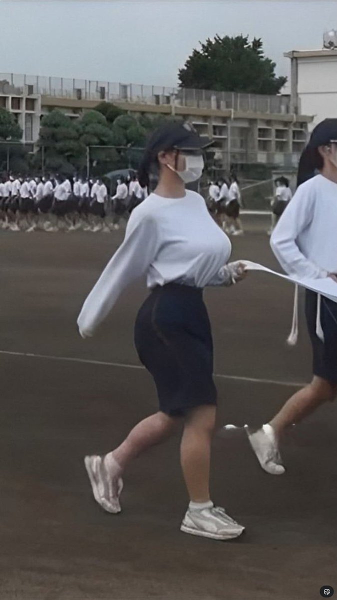 tumugi392's tweet photo. これはさすがに同学年の全男子が黙ってられないデカさだろ https://t.co/HbCvUZtvjv