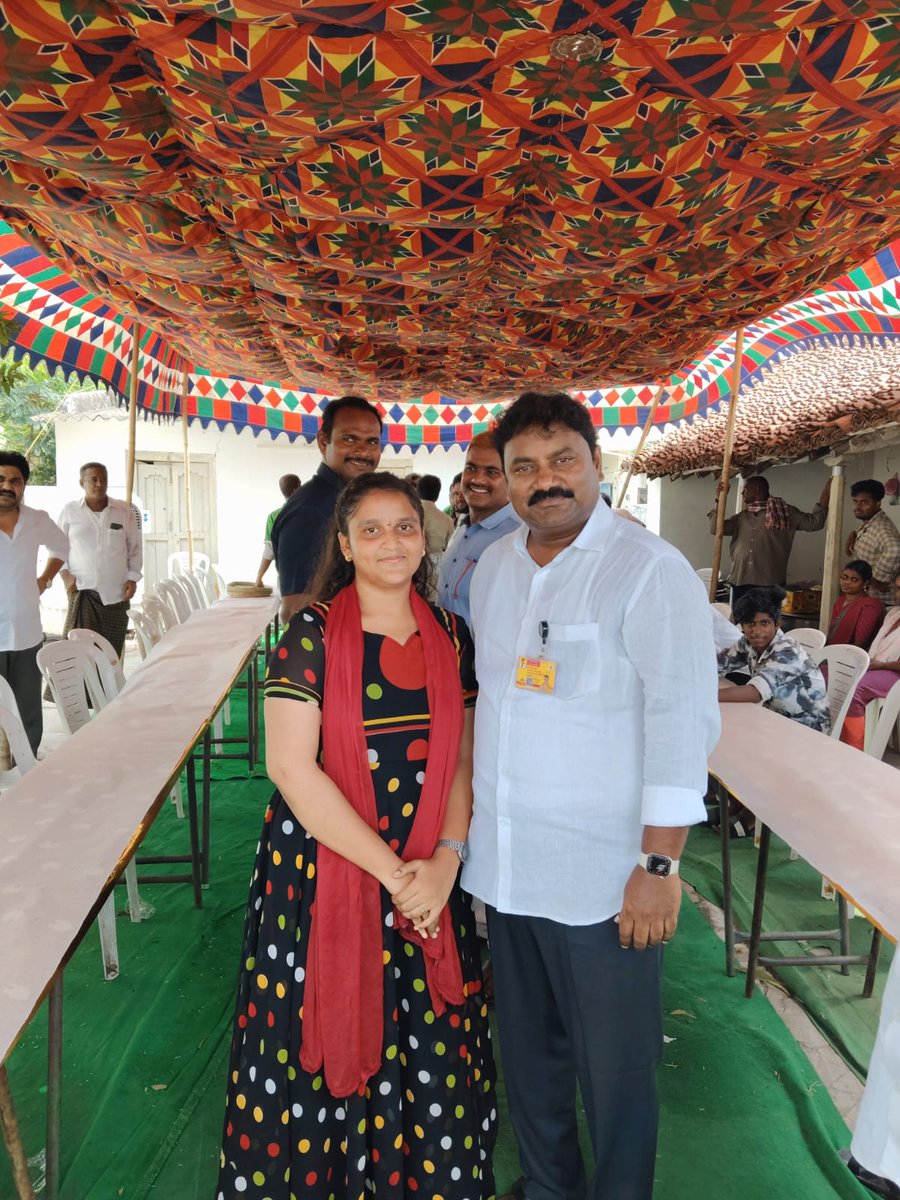 VarlaKumarRaja's tweet photo. పెదపారుపూడి మండలం వెంట్రప్రగడ గ్రామంలో గొరిపర్తి రవి గారి కుమారుడి నూతన వస్త్ర బహుకరణ వేడుకలో పాల్గొని చిన్నారిని ఆశీర్వదించిన పామర్రు MLA వర్ల కుమార్ రాజా గారు వారితోపాటు సీనియర్ నాయకులు, కూటమి నాయకులు మరియు కార్యకర్తలు పాల్గొన్నారు.
#VarlaKumarRaja #PamarruMLA #TDP #kutami #PasupuKotaPamarru #AndhraPradesh