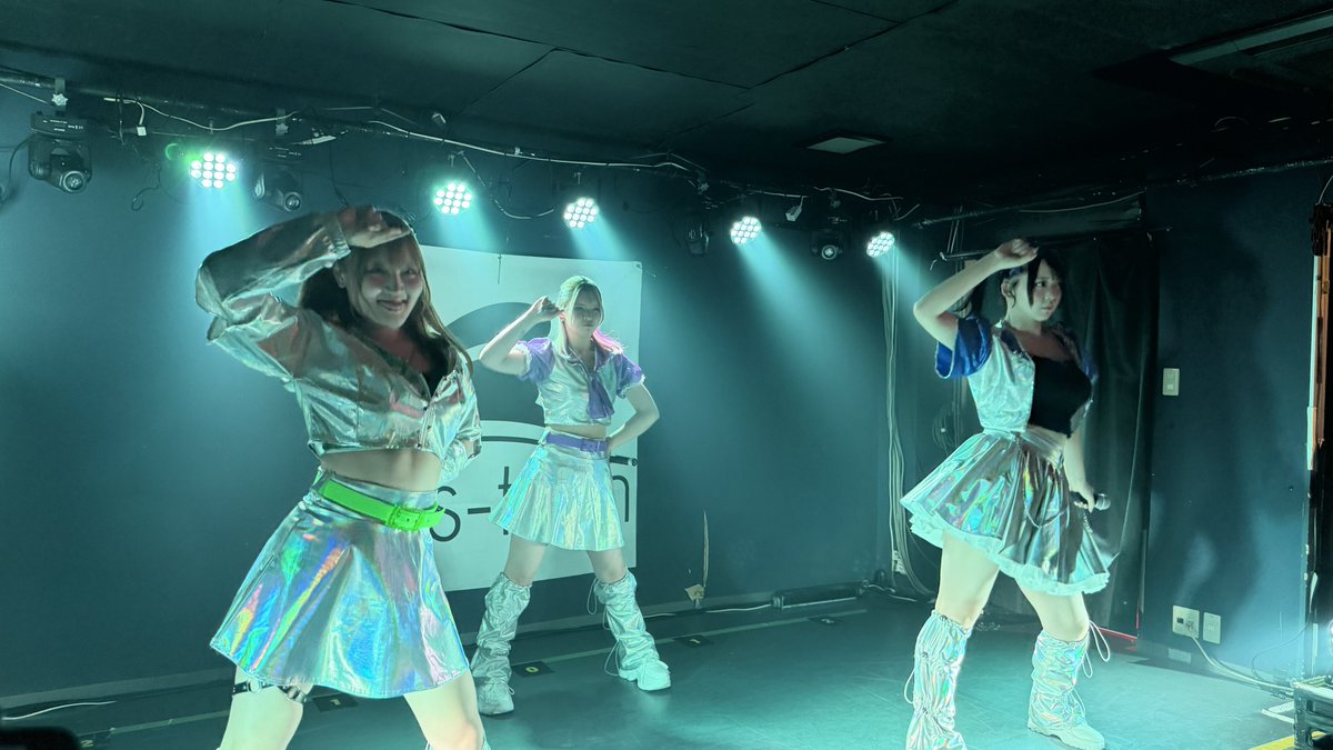yu_yan_93's tweet photo. 水曜無銭 ブレリミ
3人しか出てこなくてなんでやねんってなりました。笑笑
スタシンのとき名古屋式発動しなかったら睨まれました、こわいです青色。笑笑

これからもよろしく💙💚❤️💜

天ちゃん財布👛気をつけて。笑笑

#チャワリメモリー
#届いてらぶびーむ
#凪のしおり
#今日もおてんき https://t.co/d1vhdIeSpZ