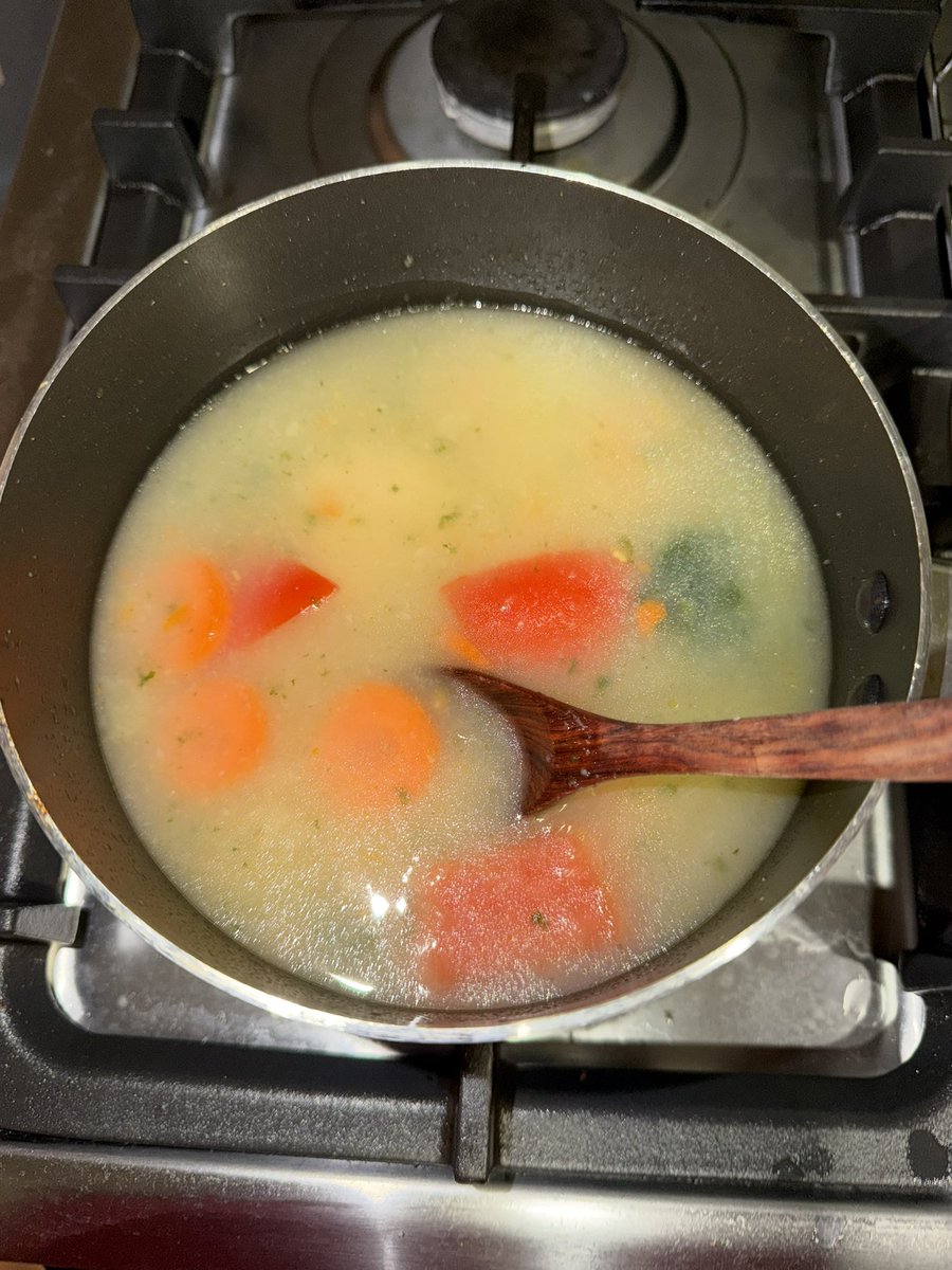 Queentaty_'s tweet photo. Productive day! Mikael lunch for 4 days, mirepoix andddd cfs!! https://t.co/F2vMwZi5Yt