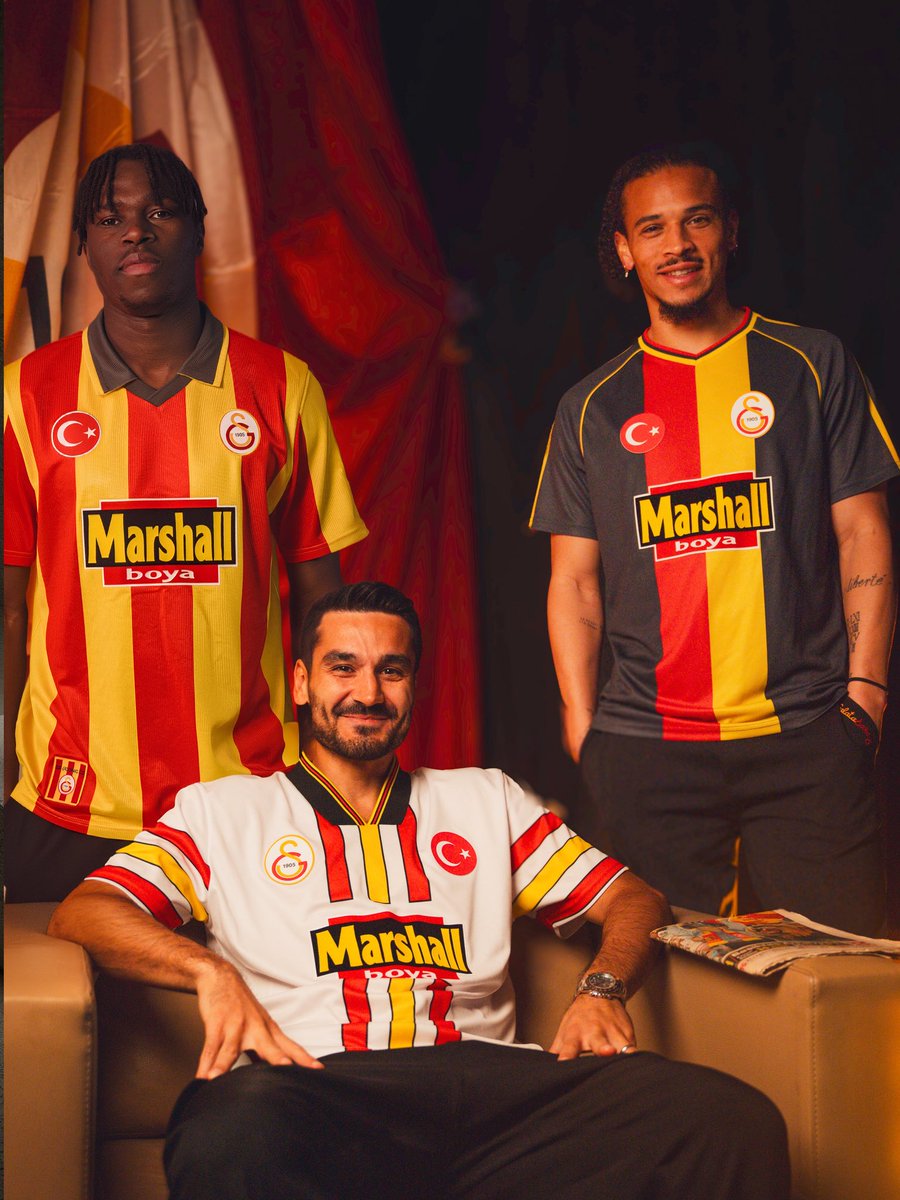 GSStore's tweet photo. Geçmişin efsaneleri, bugünün favorileri. 😎

Retro Formalar yenilenen stoklarla GSStore’da seni bekliyor!  👇

📲 https://t.co/wwuReNjEVY https://t.co/dQIePNI2fJ