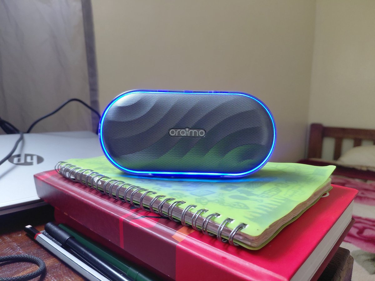 GayaTosh's tweet photo. Got this oraimo Spacebox for almost a year as a birthday gift. Favourite portable speaker and part of my desk setup.

This year, oraimo is probably clearing stock for them on their online shop for a limited time. Available in Sky black or Space Grey. https://t.co/Pp2fnXOfuv