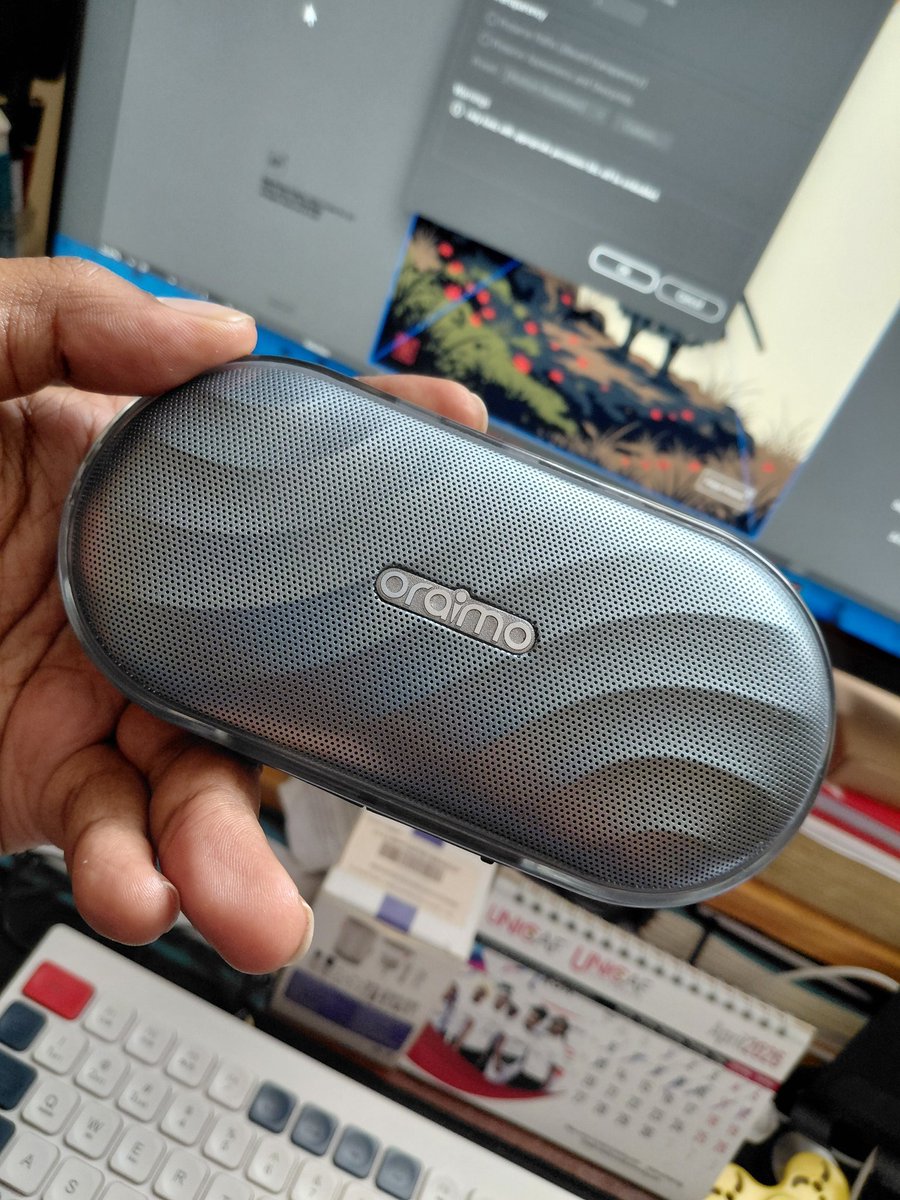 GayaTosh's tweet photo. Got this oraimo Spacebox for almost a year as a birthday gift. Favourite portable speaker and part of my desk setup.

This year, oraimo is probably clearing stock for them on their online shop for a limited time. Available in Sky black or Space Grey. https://t.co/Pp2fnXOfuv
