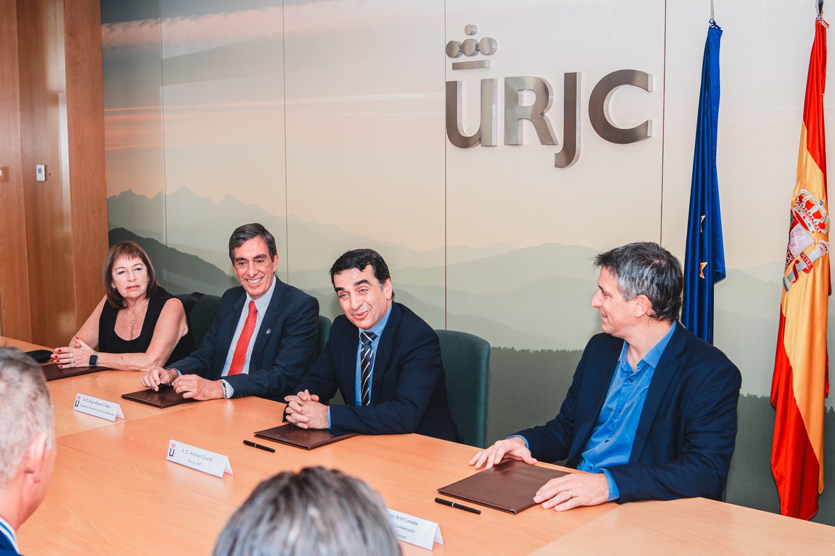 cabboficial's tweet photo. Un paso histórico para el básquet argentino y la investigación 🇦🇷🤝🇪🇸 

📚 La CAB y la Universidad Rey Juan Carlos (URJC) de España avanzan en la creación de la Cátedra Universidad Rey Juan Carlos de Investigación en Derechos Humanos, Sociedad y Deporte

🖇️https://t.co/baa0yY4HuC https://t.co/jBstYMlwli