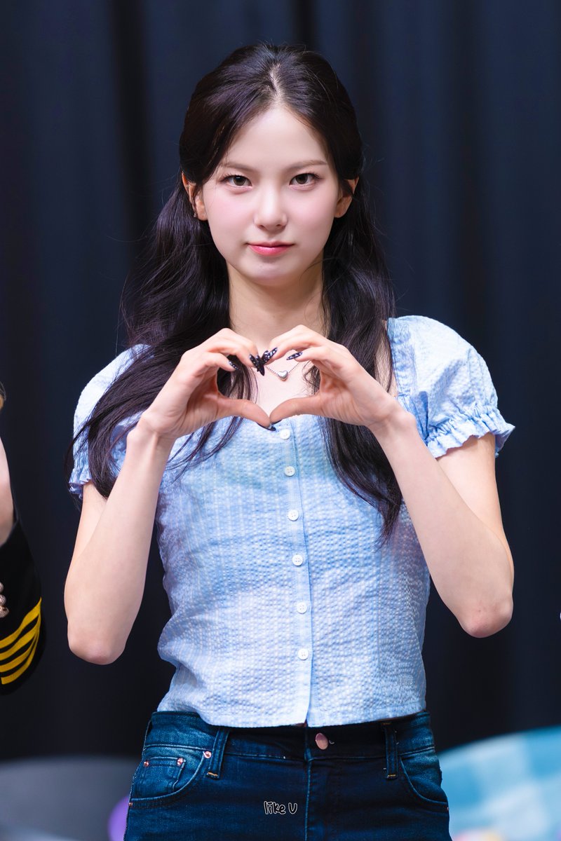 like_u_tokki's tweet photo. 260415 스페이스학동 KILLA 팬싸인회

😑🫶🤔💕💕

#Kep1er #최유진 #ユジン
#케플러 #유진 #YUJIN https://t.co/gFH77W2jK3