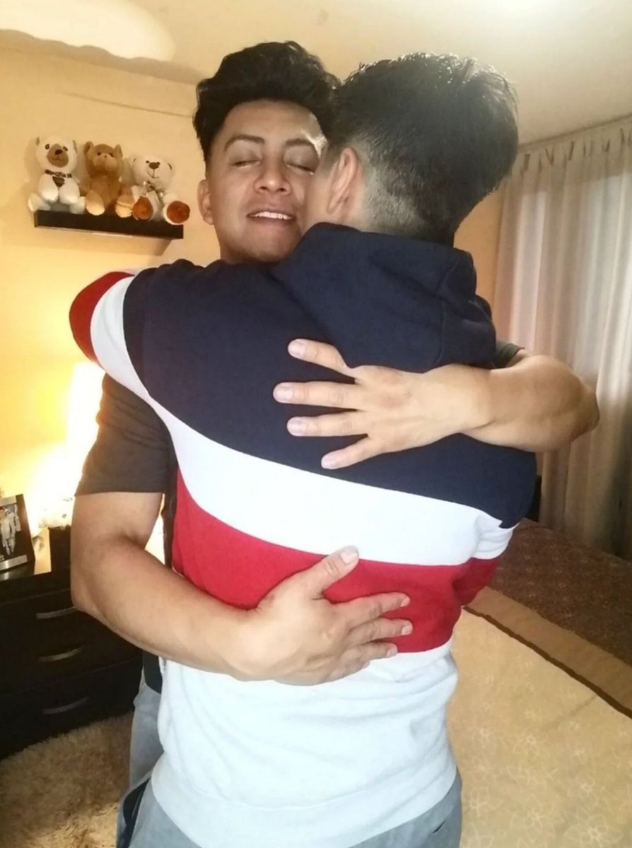 MexicoJimmy's tweet photo. Cada día que pasa me doy cuenta que tus abrazos es un regalo de vida, una hazaña brutal. Con un simple y eterno abrazo nos hace comprobar que nuestro al rededor ni una bala prodra herirnos, ni una mala persona podra lastimarnos. HAPPY BRITHDAY!!! https://t.co/kDE3F39grX