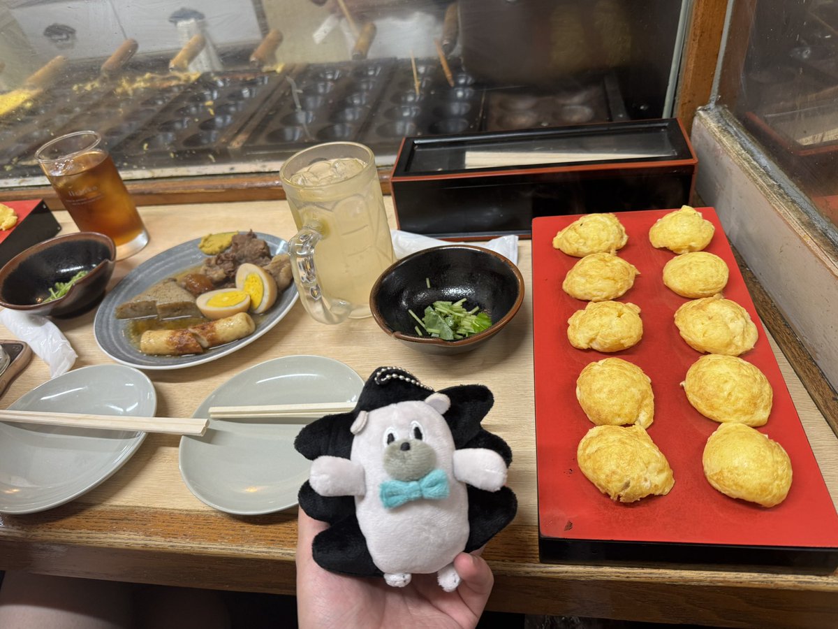 hiyo_pjsk's tweet photo. いずさん (@ _a1_r1 )さんとずとまよツアーセミファイナル連番してきたー！！！！！

マジで席良すぎてフェスでは見てたけどワンマン初でこの席で良いの！？っていう　(センター2列目)
俺が地元なのに閉園後のご飯屋さんも美味しいとこ連れて行ってもらってほんまに感謝TT

感想は鍵にでも書きますv https://t.co/yarrI6VI9C