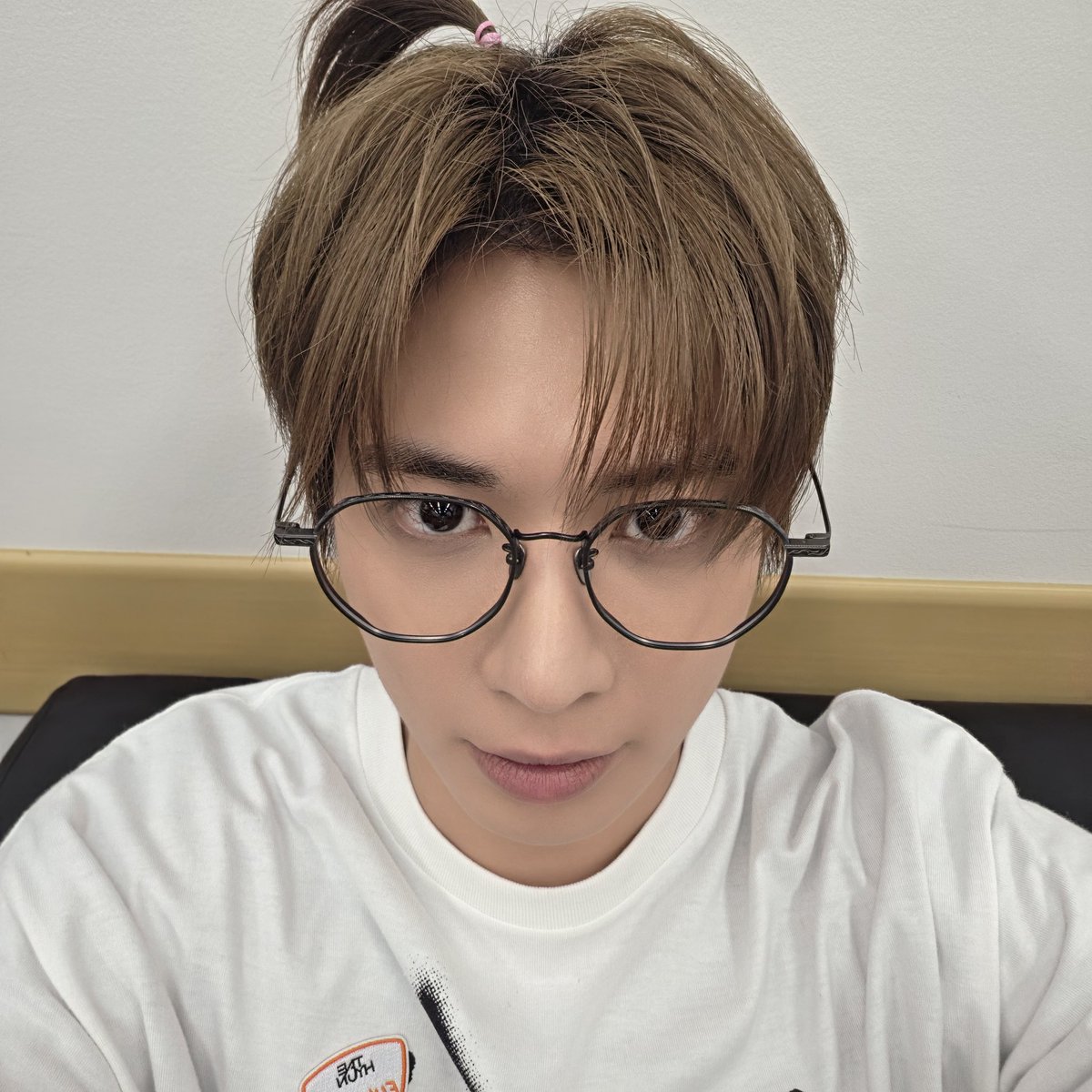 taebinfile's tweet photo. [260617 11:00PM] 🐱💬 https://t.co/VbfYfyPMLV