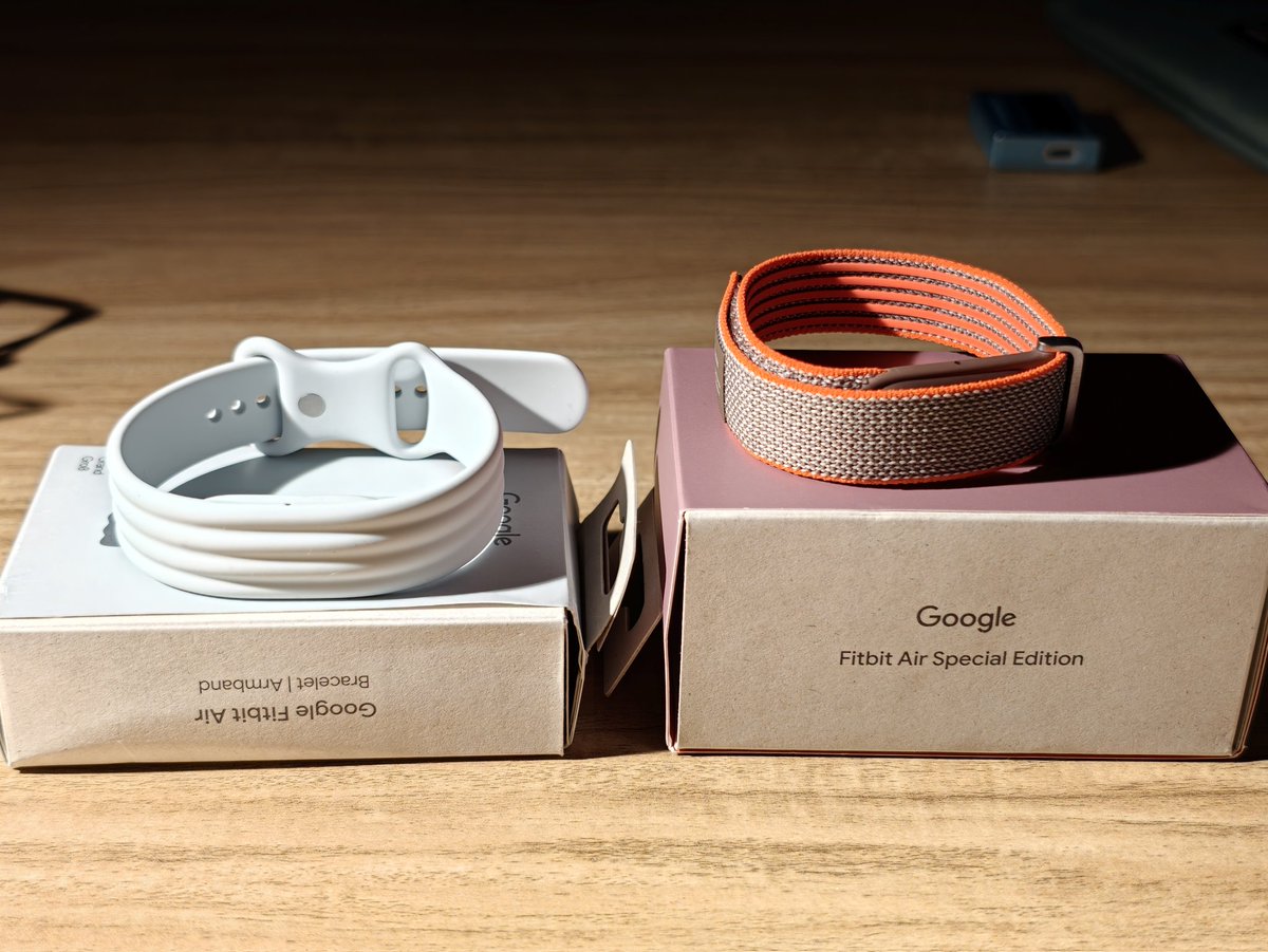 stufflistings's tweet photo. The Fitbit Air standard bracelet is not that bad either 🥹🤭 https://t.co/MCoFiYBceI