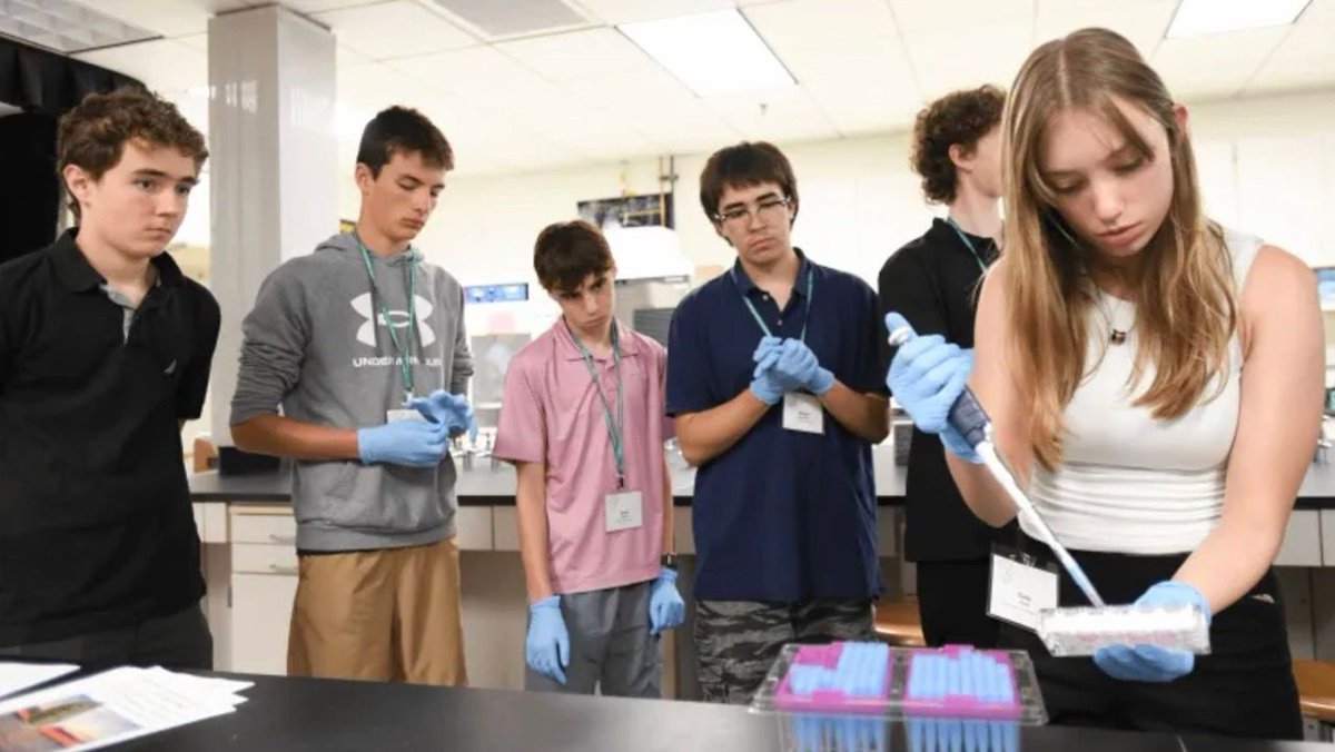 AgIsAmerica's tweet photo. Expanding STEM pathways starts with early exposure.

@uvmvermont is connecting rural students to hands‑on research and mentorship, preparing the next generation for careers in the health science and regenerative medicine fields. https://t.co/umkkdSY8Gp https://t.co/JrS9QNi9mR