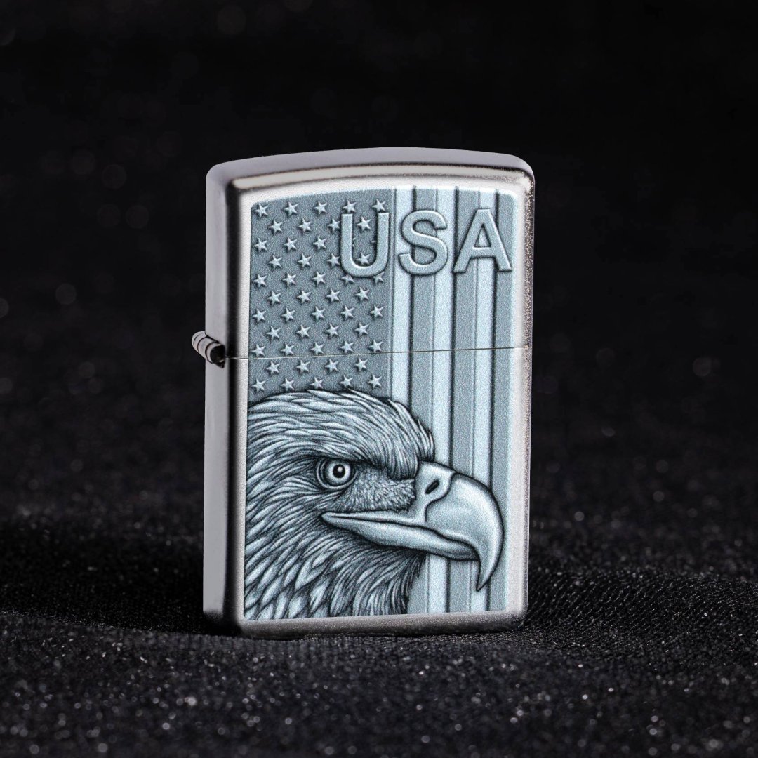 Zippo's tweet photo. Uncle Sam-approved 🇺🇸 ✨

Save 25% on all your favorites 👉 https://t.co/NBD0mKfP9Y

#Zippo #MadeInUSA #AmericanaCollection https://t.co/6giZMBR77H