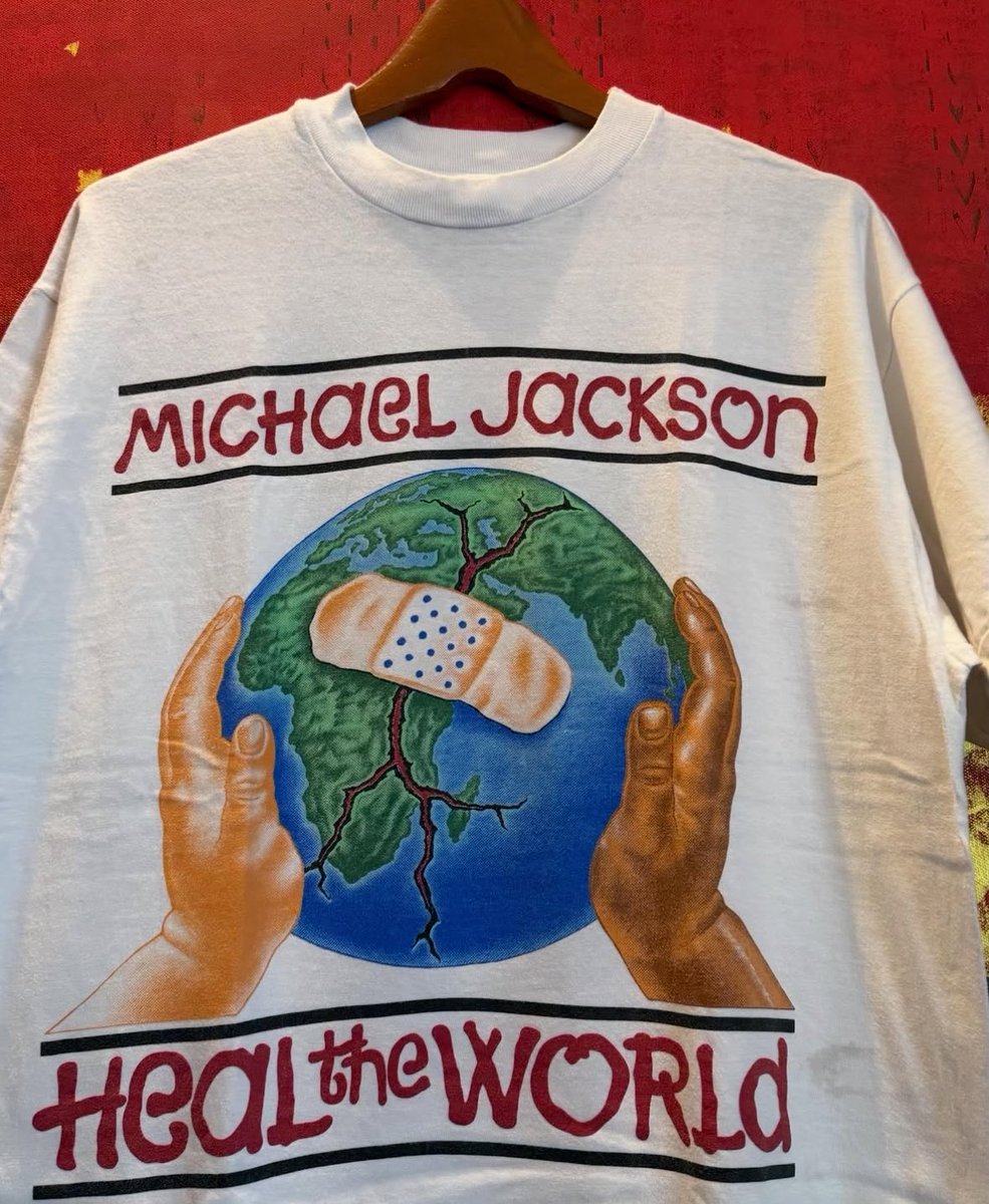 Shtreetwear's tweet photo. Vintage Michael Jackson Tee for his 1993 Superbowl Performance https://t.co/B2GW2rLoAw