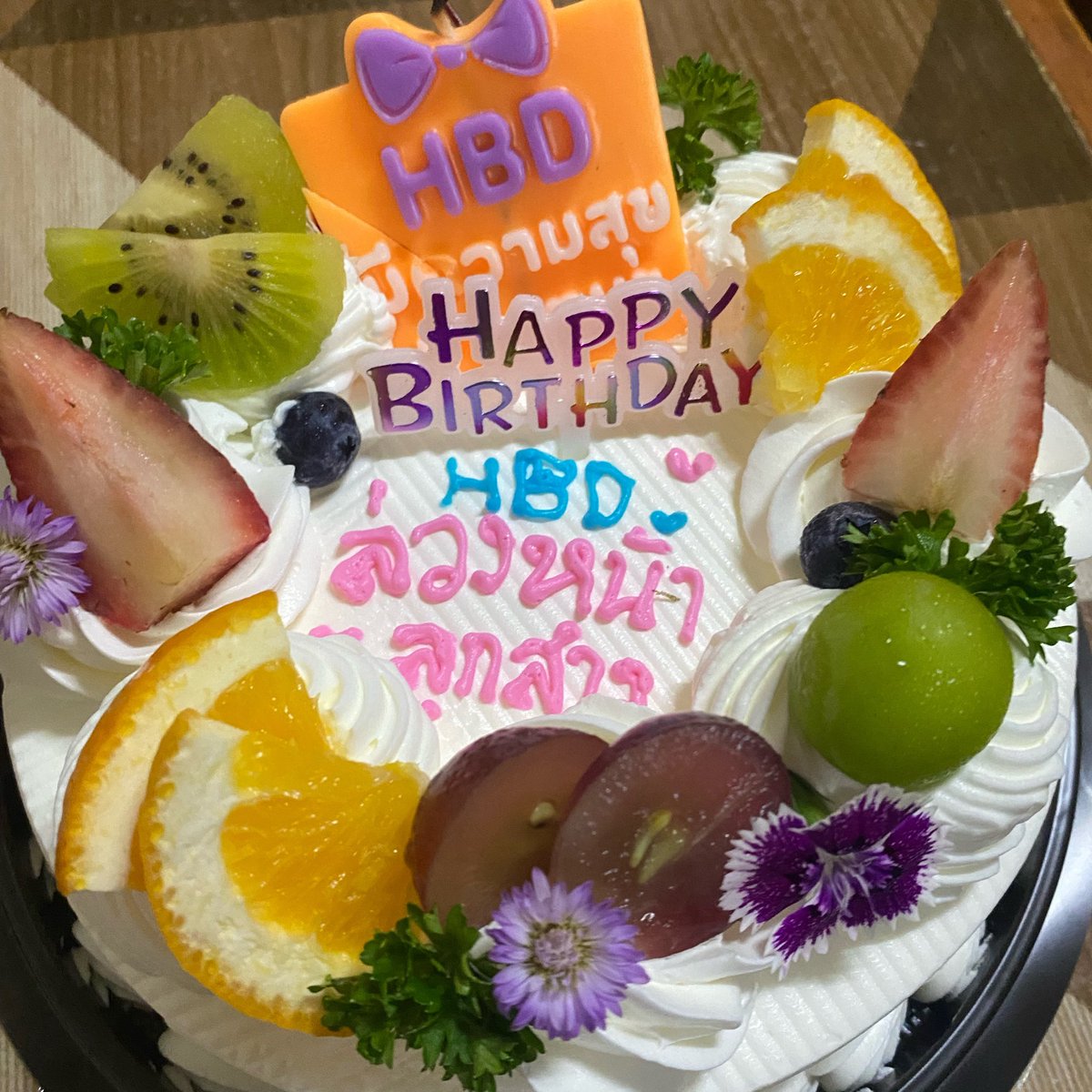 maychannonpc's tweet photo. พ่อแม่บังคับให้ชั้นกินบัวลอยมากกก พอไปนั่งกินนางถือเค้กมาเสอไพร้ https://t.co/F0TeDag8bd