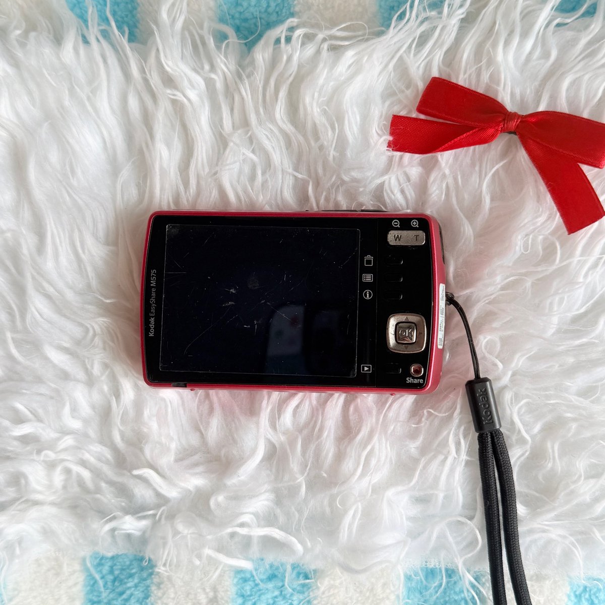 cutzy2hand's tweet photo. Kodak Easyshare M575(Hit!) ⋆☆˖
สภาพนางฟ้า ผิวขาวอมชมพูโทนคล้ายรุ่นดัง แฟรชฉ่ำๆ ซูมปกติ💘
🎀อุปกรณ์:กล้อง+แบต+เมม+สายคล้อง
ราคา 1390รวมส่งคุ้มๆ

*พิจารณาดีๆก่อนซื้อ ไม่รับเปลี่ยนคืนทุกกรณี
#ส่งต่อกล้อง #กล้องดิจิตอลมือสอง #กล้องดิจิตอลเก่า #เช่ากล้อง #กล้องดิจิตอล https://t.co/JV6NtBAZtq