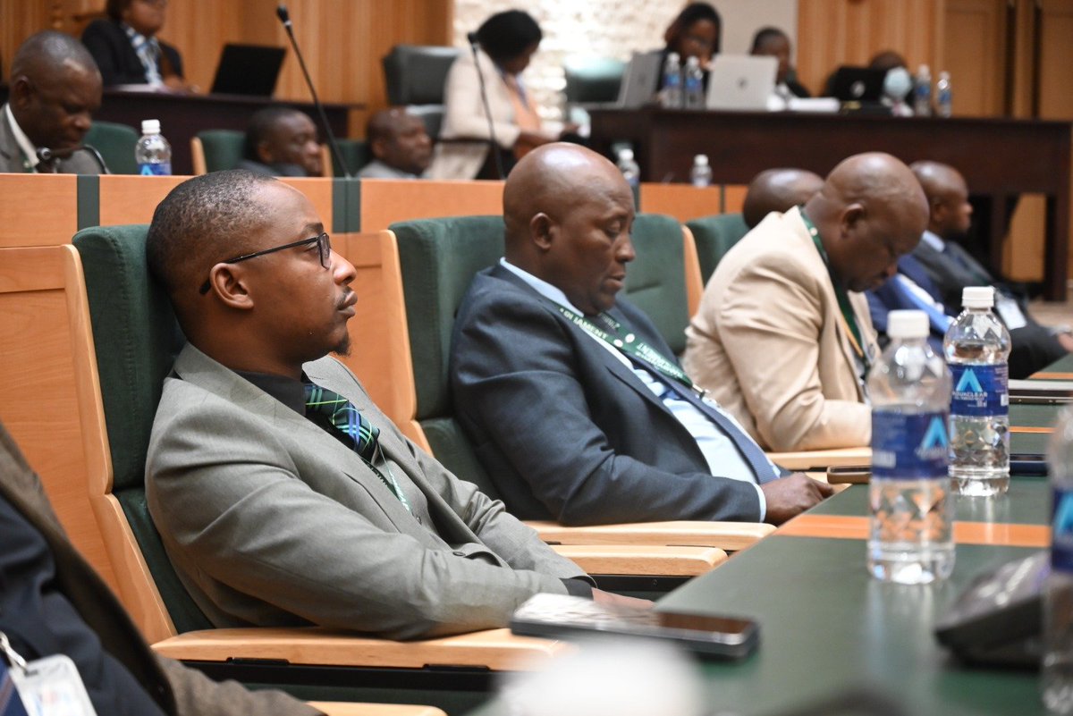 ParliamentZim's tweet photo. Minister Ziyambi:

A total of 182  MPs debated, a record number compared to CAB1 and 2. 
111 supported the Bill as a whole, 
31 supported while raising reservations on specific provisions 
10members raised issues without taking a final position 
30 MPs Opposed the Bill in its entirety 

139 of the 182 were positively disposed towards the Bill, more than 1 member in 3 of the entire House rose to debate the Bill. #CAB3
