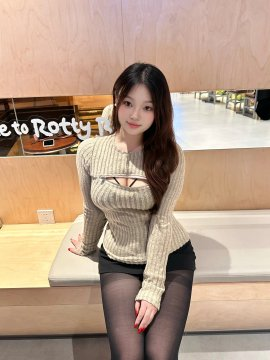 BurunkayaEray's tweet photo. 上海杨浦区 05年女大，单身，恋爱经验不多床上经验也不多，介意的别聊，找一个有钱可以包红包的哥哥认识一下，可以先聊再说。 https://t.co/CrKUe4NuPL