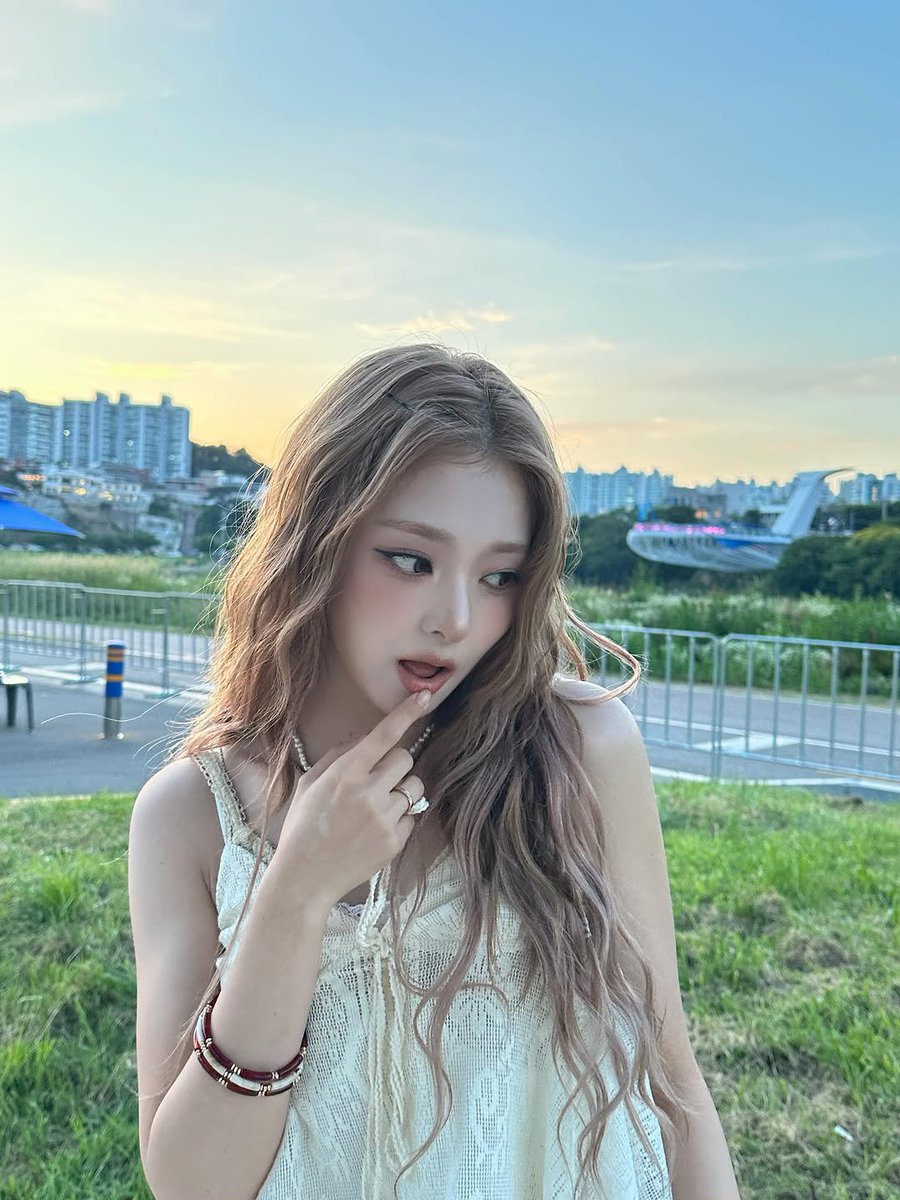 notnagyung's tweet photo. Day and Night https://t.co/Nl3rFO68uk