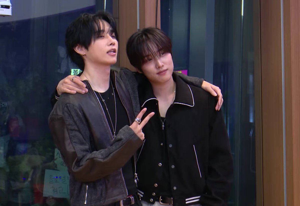 deobimom's tweet photo. you have worked hard today jacob and tteondi 🥹

#JACOB #제이콥 #SUNWOO #선우 https://t.co/sriAzljBAU