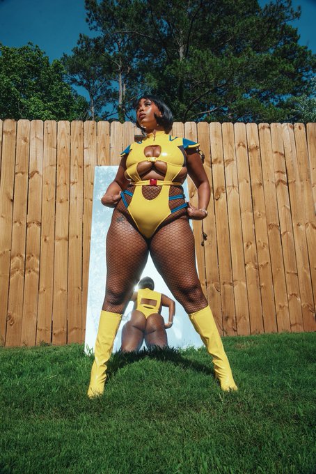 J.Larae🔜ATLANIMEFEST - 1 pic. Thicc Wolverine💙💛 https://t.co/AVSXOY0aQo