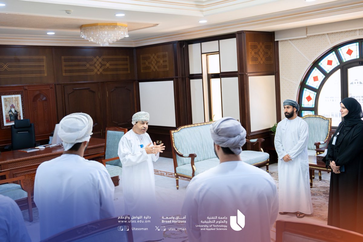 utas_oman's tweet photo. #يوتاس |

استكملت جامعة التقنية والعلوم التطبيقية إعداد ملف تدقيق الجودة للبرنامج التأسيسي العام، في إنجاز مؤسسي يعكس تكامل الجهود بين مختلف فروع الجامعة ويؤكد التزامها المستمر بتعزيز جودة التعليم وترسيخ ثقافة التحسين المستمر وفق أفضل الممارسات الوطنية والدولية.

وشارك في إعداد الملف جميع فروع الجامعة من خلال تعاون مكثف امتد لأكثر من عامين ونصف، شمل توثيق الممارسات المؤسسية والأكاديمية، وجمع الأدلة والشواهد، ومراجعتها والتحقق من موثوقيتها، بما يضمن جاهزية البرنامج التأسيسي العام للمراجعة الخارجية من قبل الهيئة العُمانية لضمان جودة التعليم.

ويغطي الملف أربعة مجالات رئيسية تتمثل في الحوكمة والإدارة، وتعلم طلبة البرنامج التأسيسي العام، والخدمات الأكاديمية وخدمات دعم الطلبة، إضافة إلى خدمات دعم الموظفين، بما يعكس شمولية التقييم وارتباطه بمختلف عناصر العملية التعليمية والداعمة لها.

وخلال فترة إعداد الملف، نُفذت سلسلة واسعة من الاجتماعا وورش العمل والجلسات التوعوية التي استهدفت مختلف الفئات ذات العلاقة، وأسهمت في رفع مستوى الوعي بمفاهيم الجودة وتعزيز المشاركة المؤسسية وتوحيد الممارسات والإجراءات بين مراكز الدراسات التأسيسية بمختلف فروع الجامعة.

ومن المقرر أن ترفع الجامعة الملف والوثائق الداعمة إلى الهيئة العُمانية لضمان جودة التعليم بتاريخ 21 يونيو 2026م، في خطوة تمثل محطة مهمة ضمن مسيرة الجامعة نحو تعزيز التميز المؤسسي والارتقاء بجودة مخرجاتها التعليمية، بما ينسجم مع مستهدفات رؤية عُمان 2040.

#آفاق_واسعة